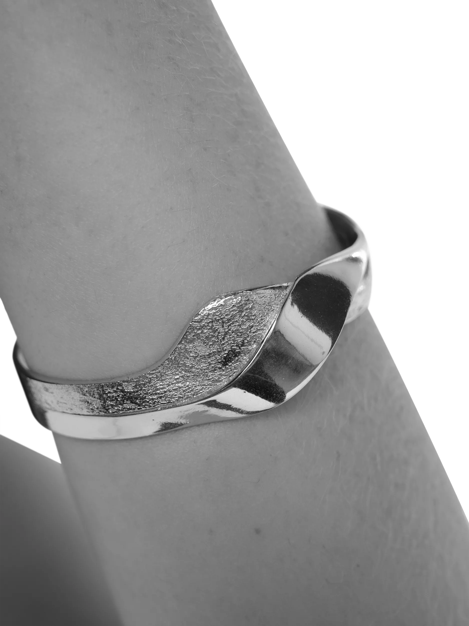 TUTTI silver wave bangle recycled metal - British product