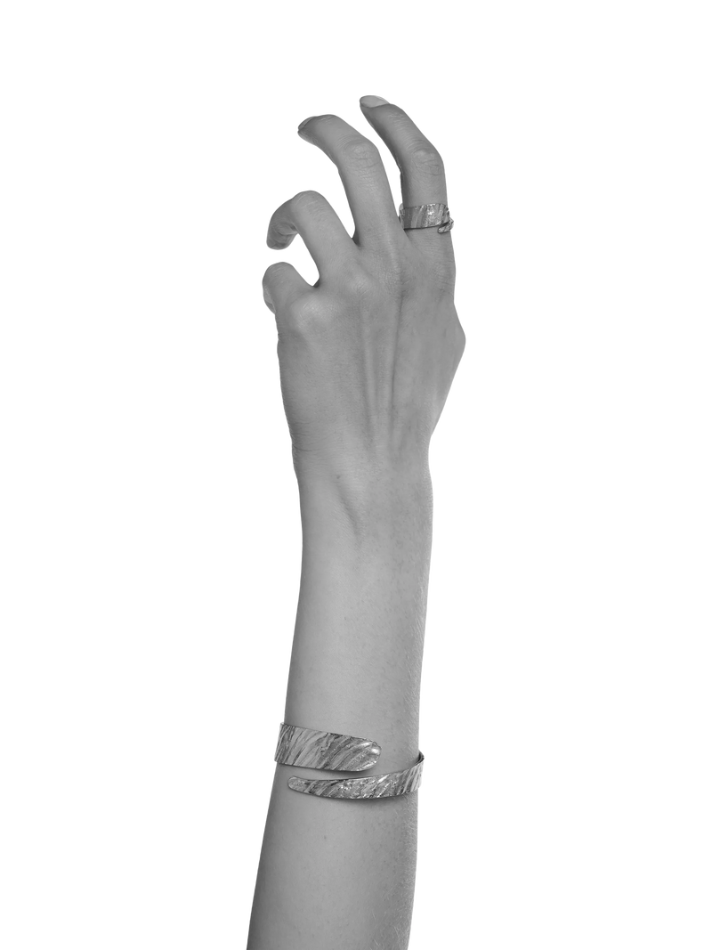 TUTTI textured wrap bangle silver, UK version