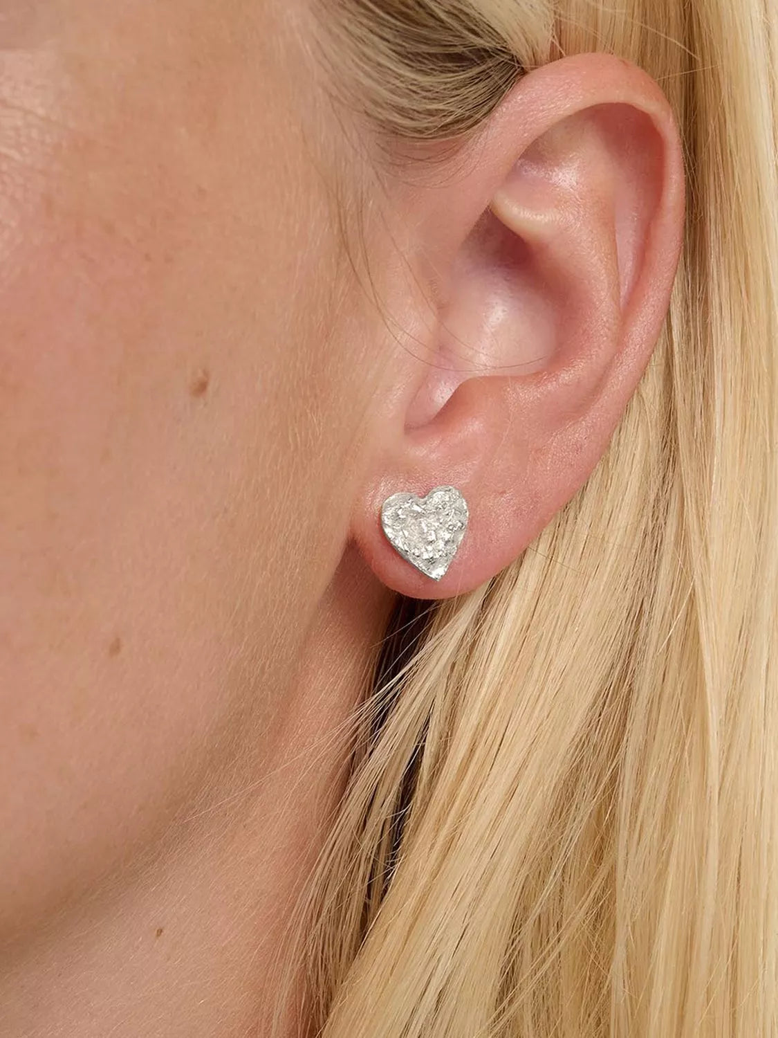 TUTTI Revere textured heart stud earrings silver - British product