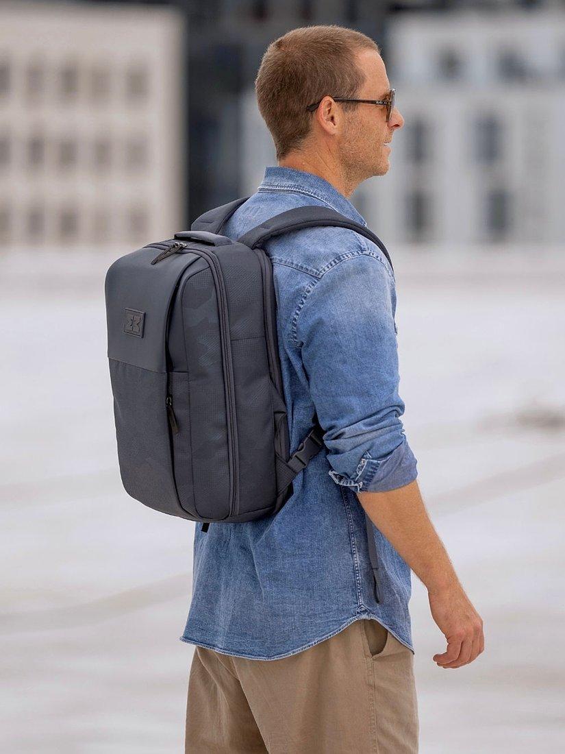 MiniMeis HERO backpack lightweight baby seat carrier, UK version