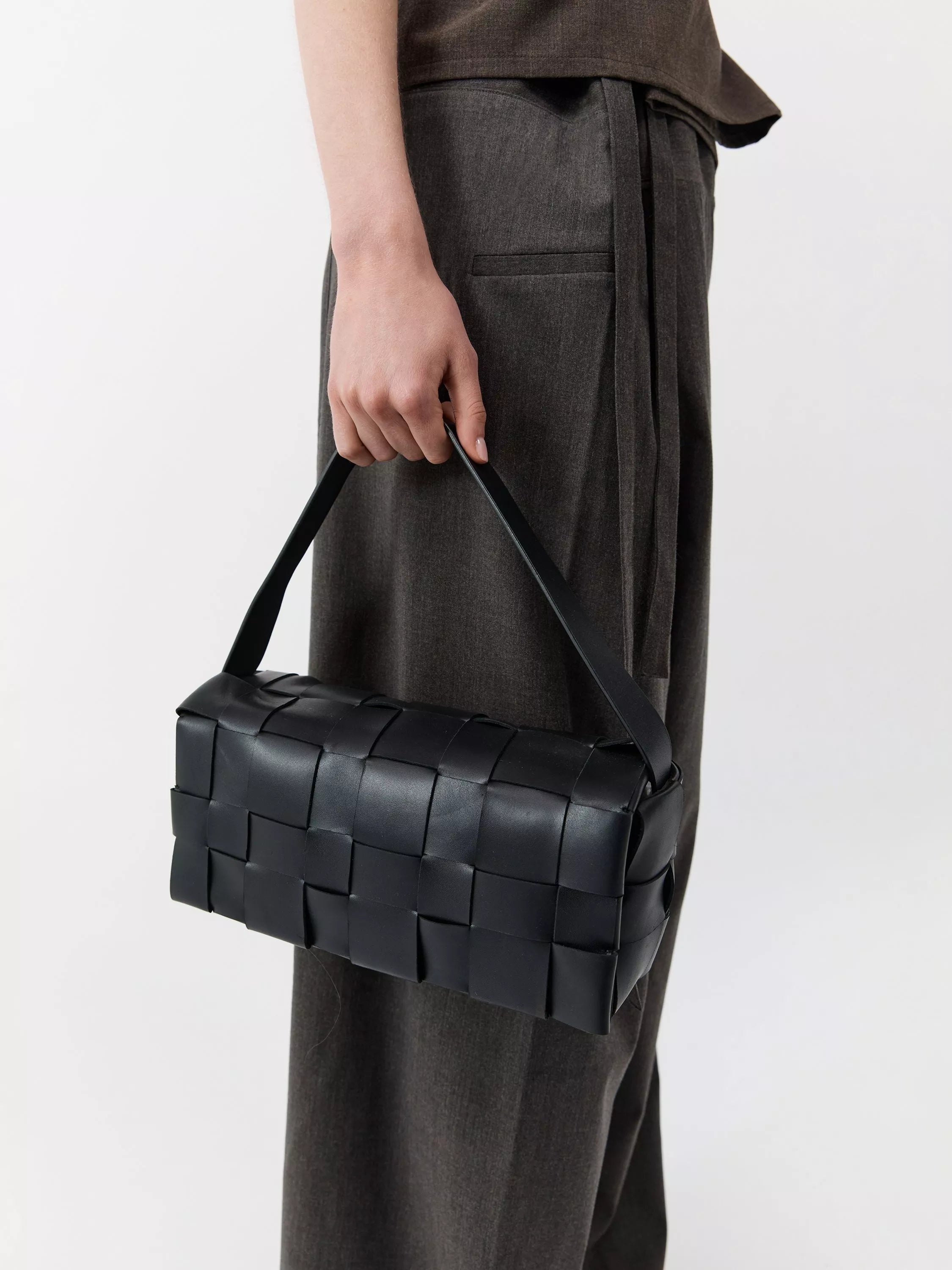 St. Agni woven envelope slim tote bag black (British brand)