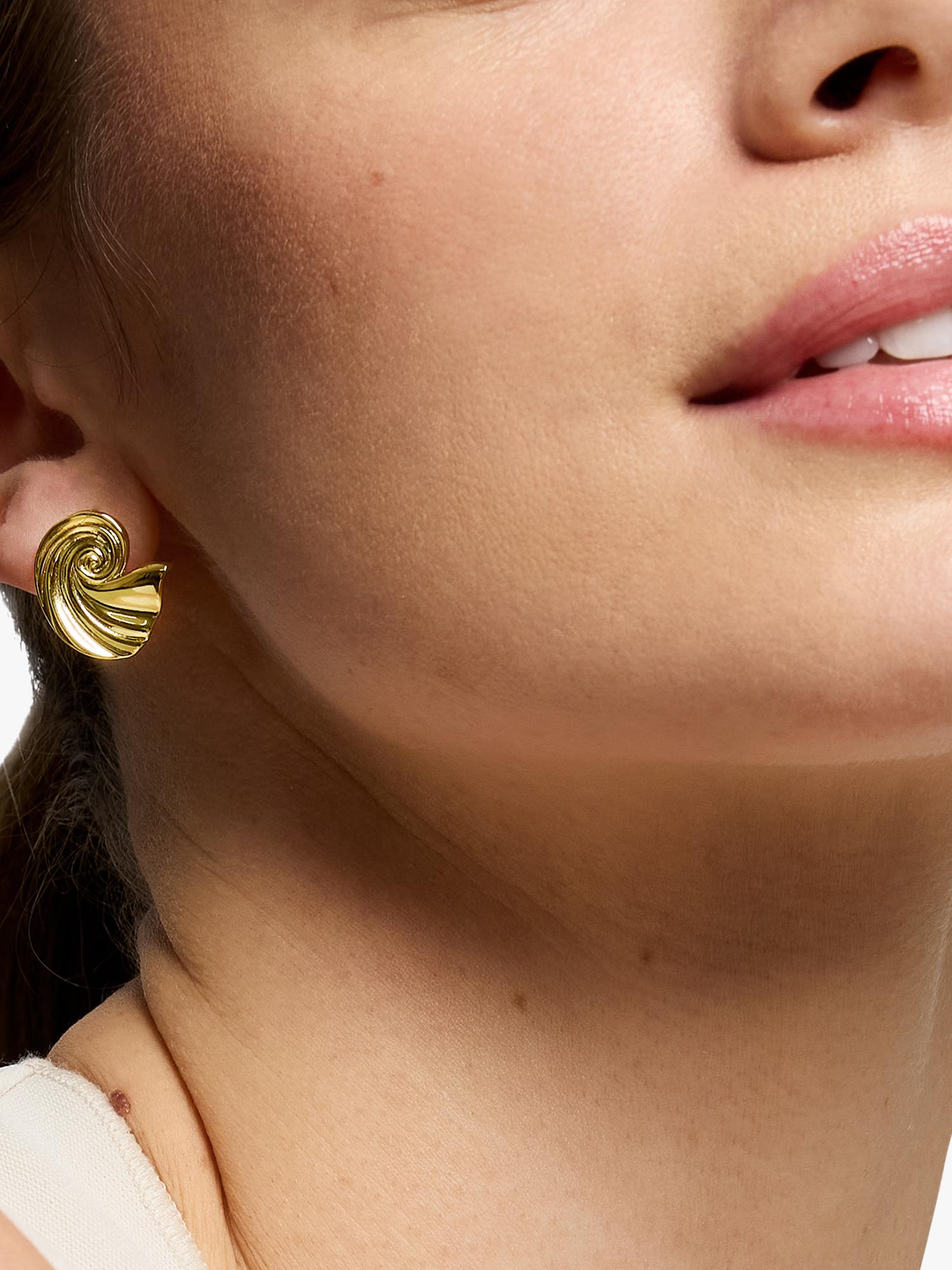 Ottoman Hands waterproof wave stud earrings gold (British brand)