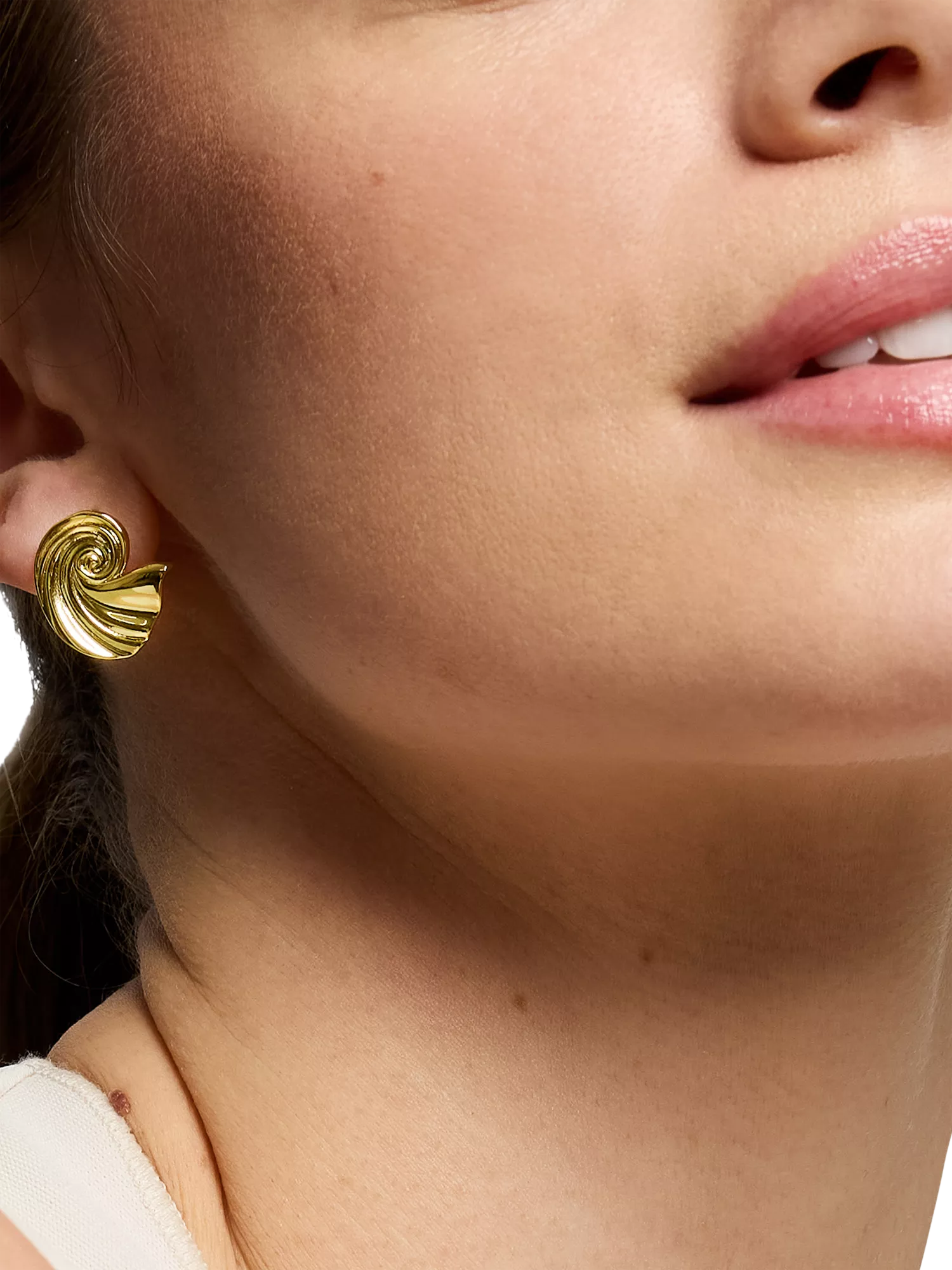Ottoman Hands waterproof wave stud earrings gold (British brand)