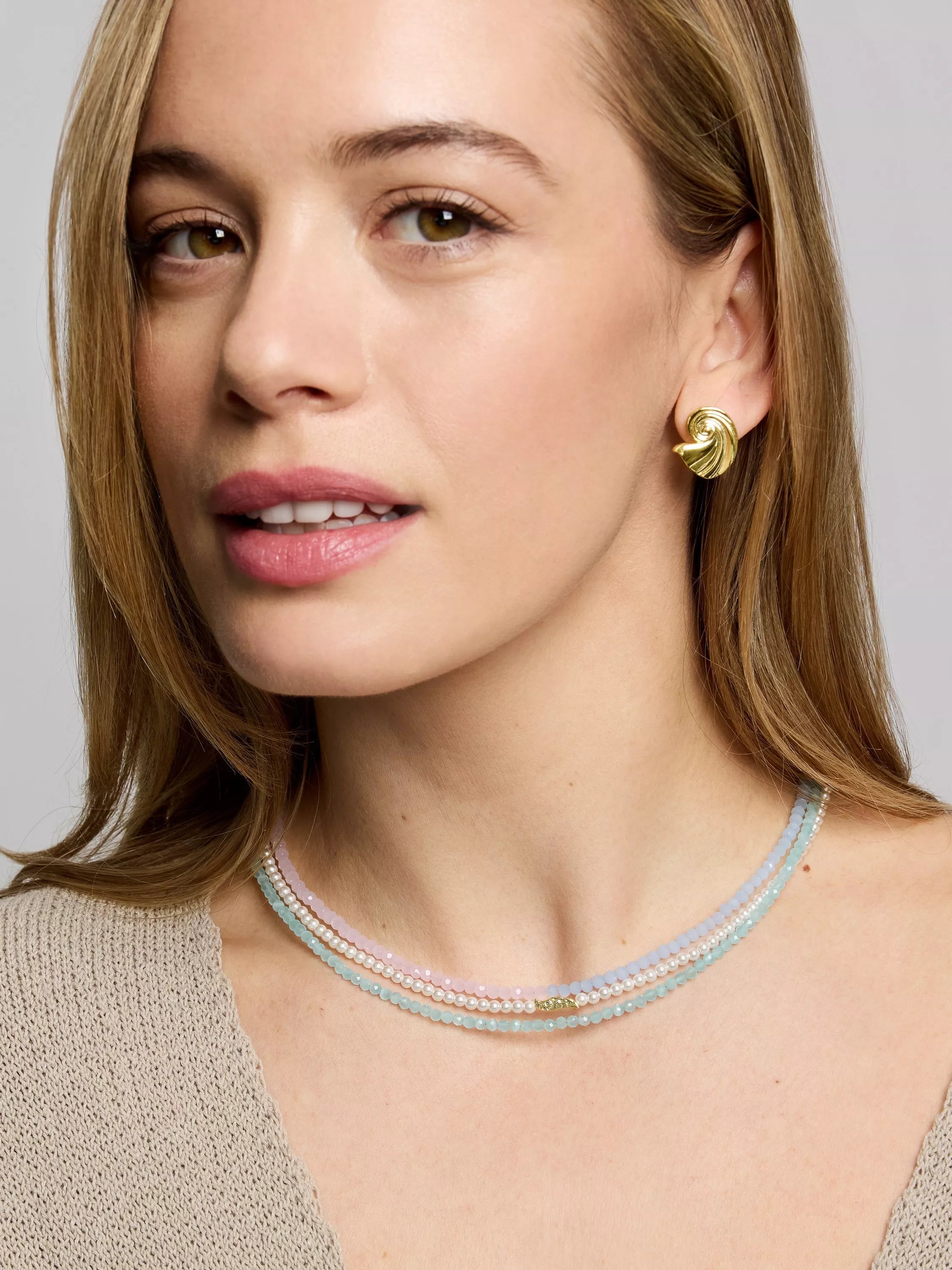 Ottoman Hands waterproof wave stud earrings gold (British brand)