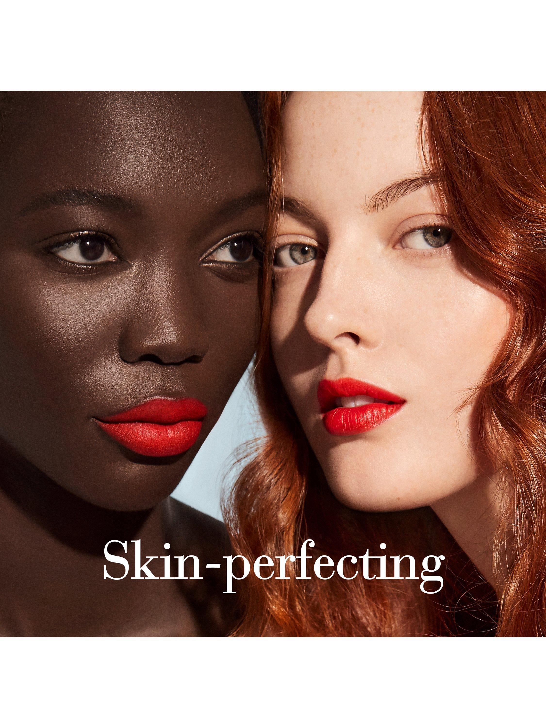 Elizabeth Arden Flawless Finish Skincaring Foundation 30ml, imported from the UK