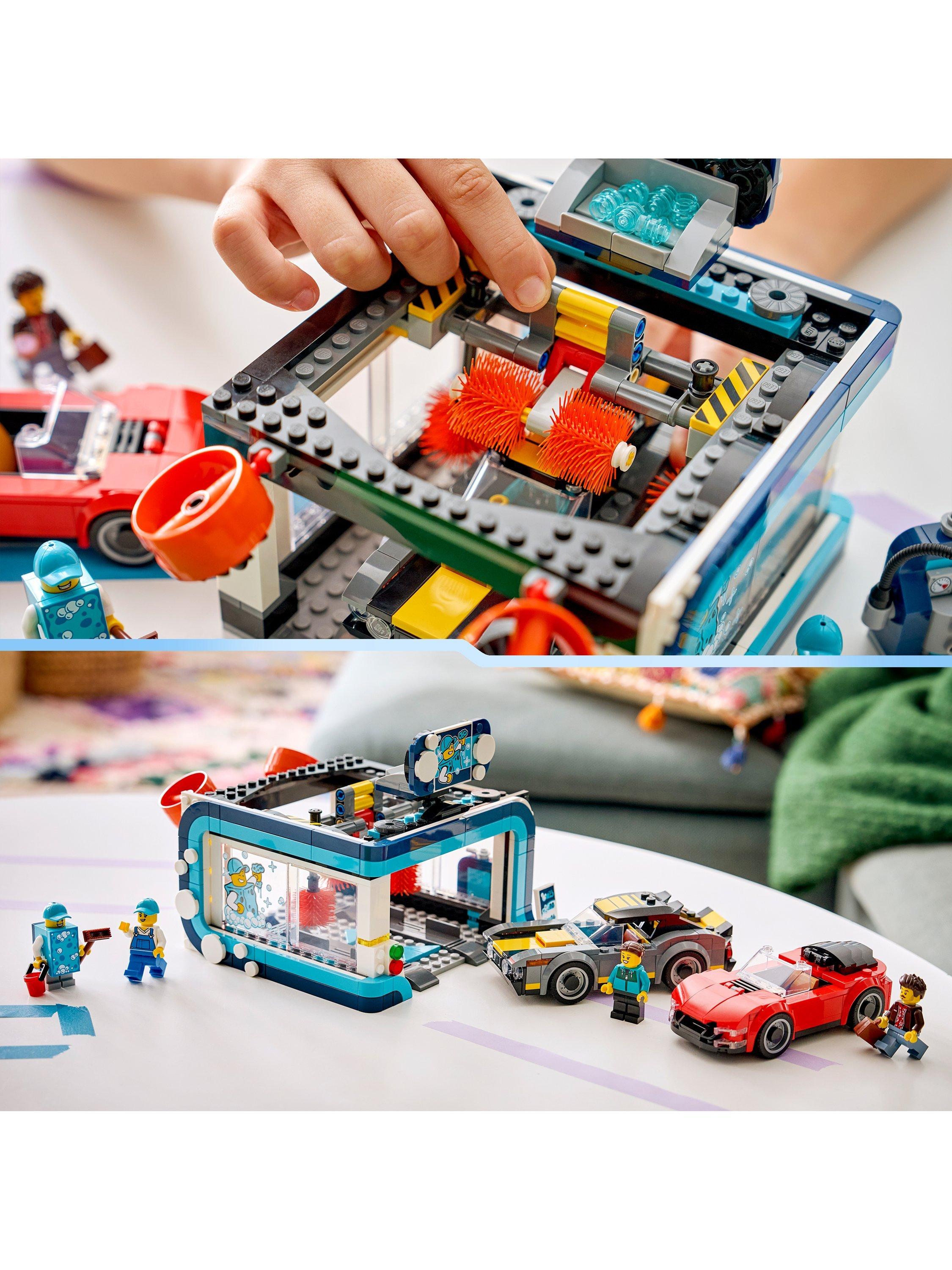 LEGO City Drive-Through Car Wash building kit 583 pieces (British brand)