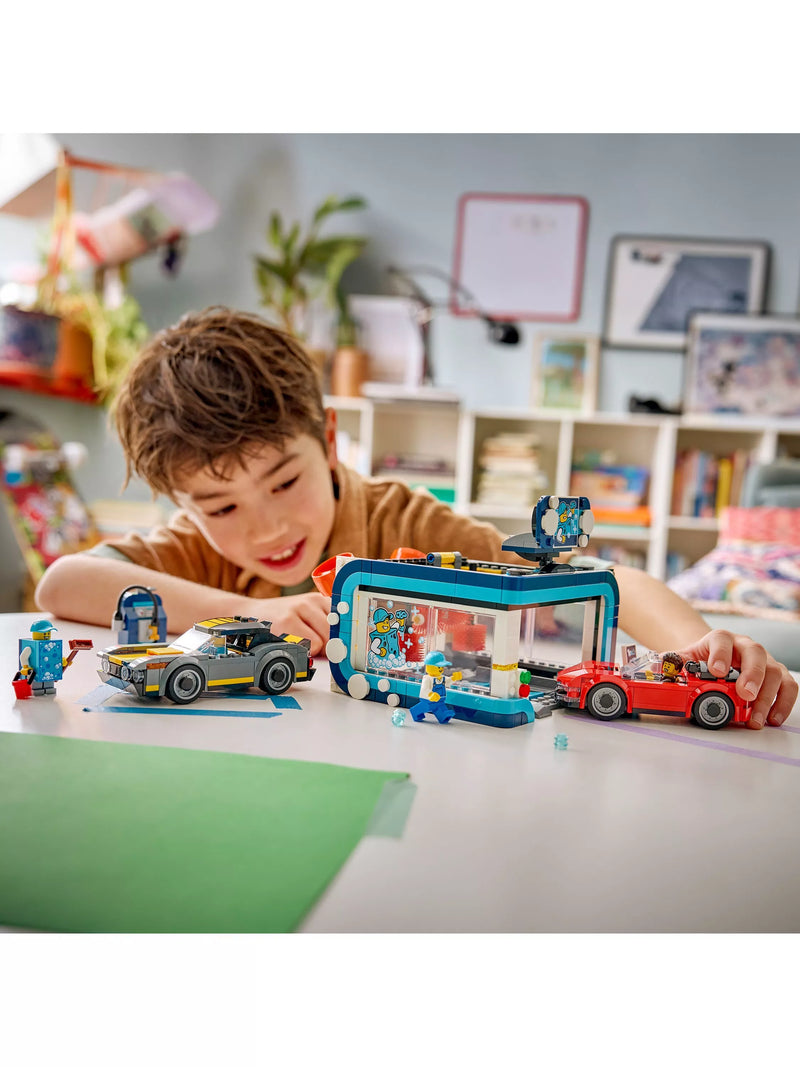 LEGO City Drive-Through Car Wash building kit 583 pieces (British brand)
