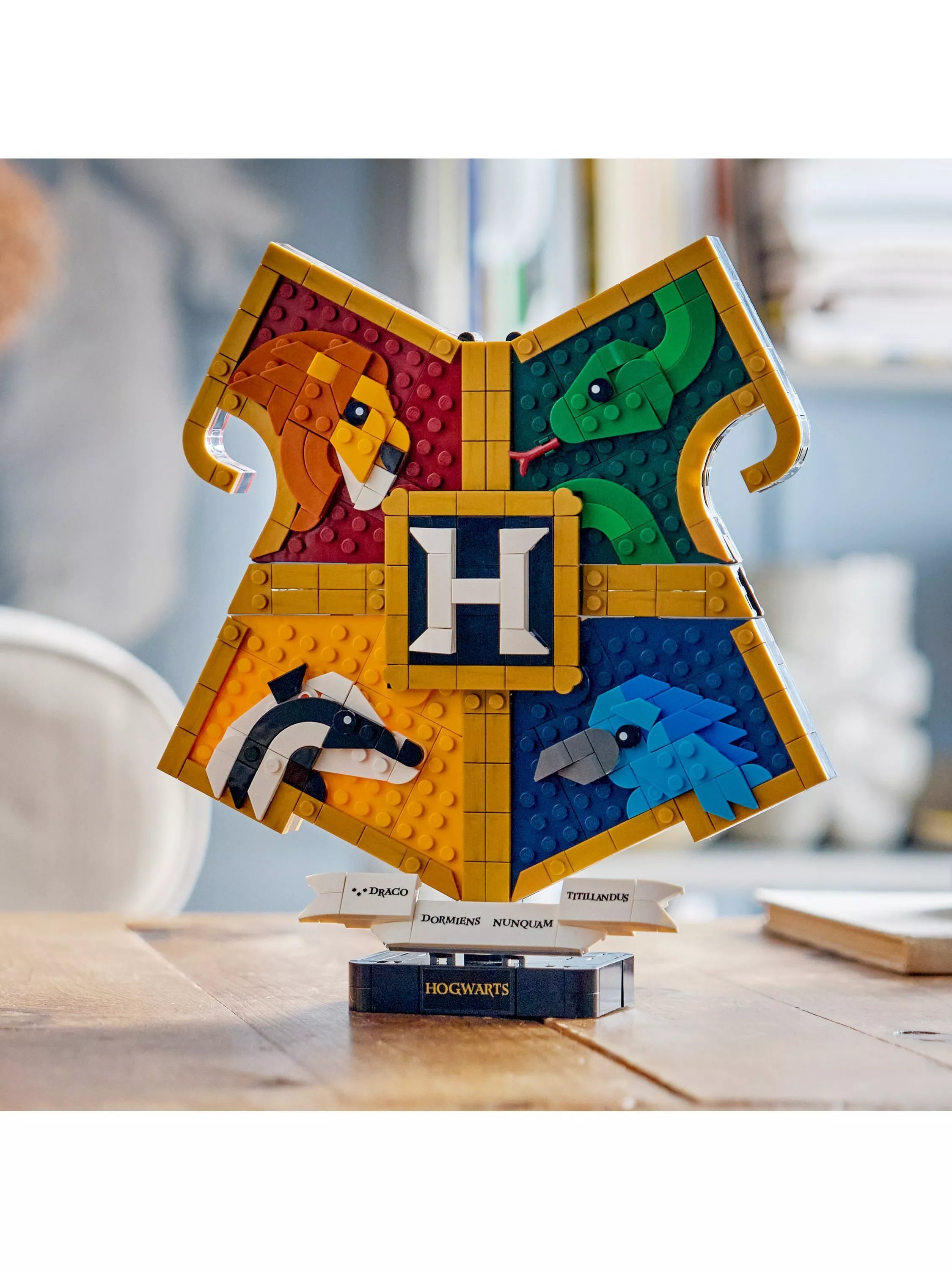 LEGO Hogwarts House Crest building set 545 pieces, imported from the UK
