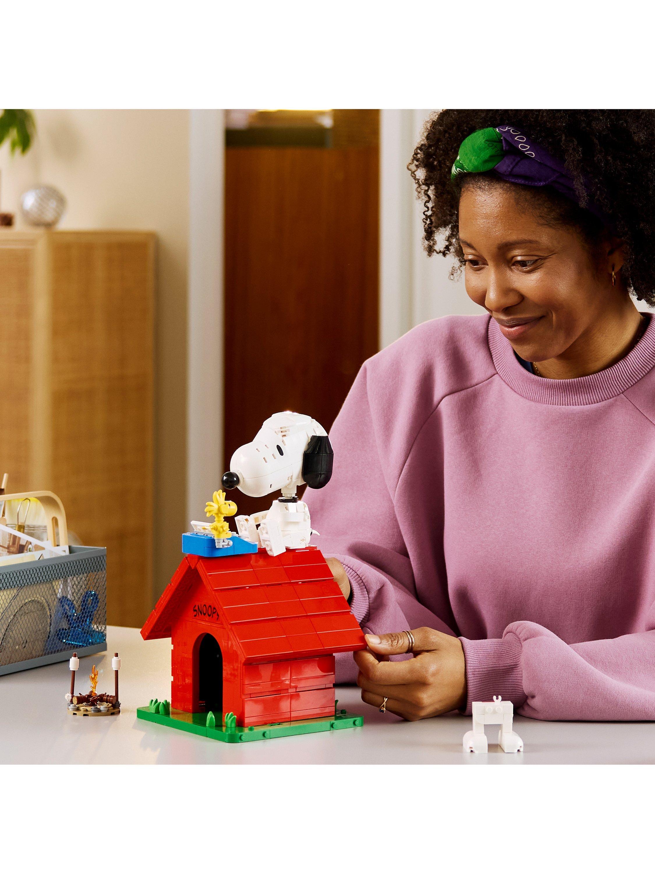 LEGO Snoopy's Doghouse building set 964 pieces - British product