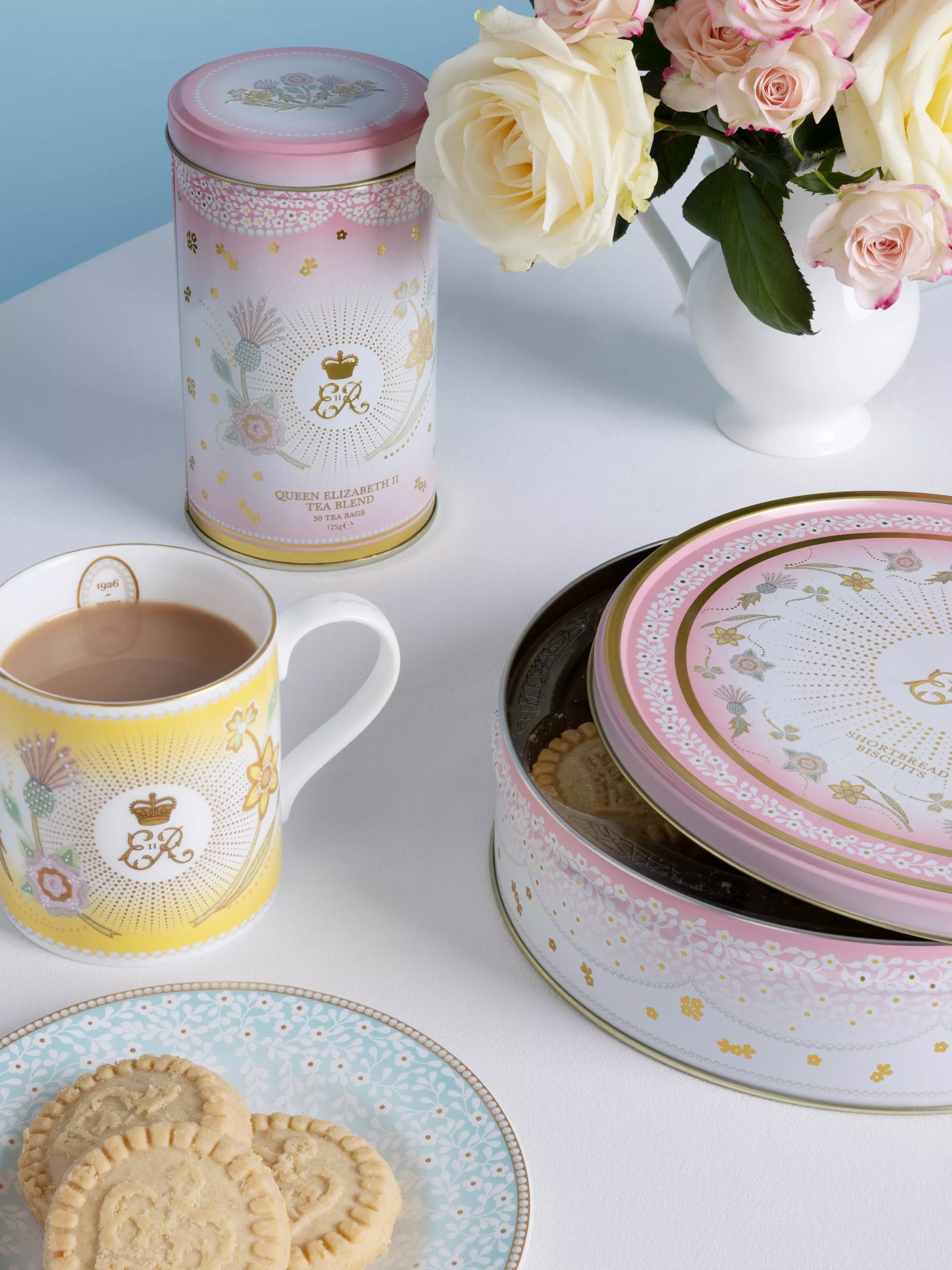 Royal Collection commemorative shortbread tin 375g (British brand)