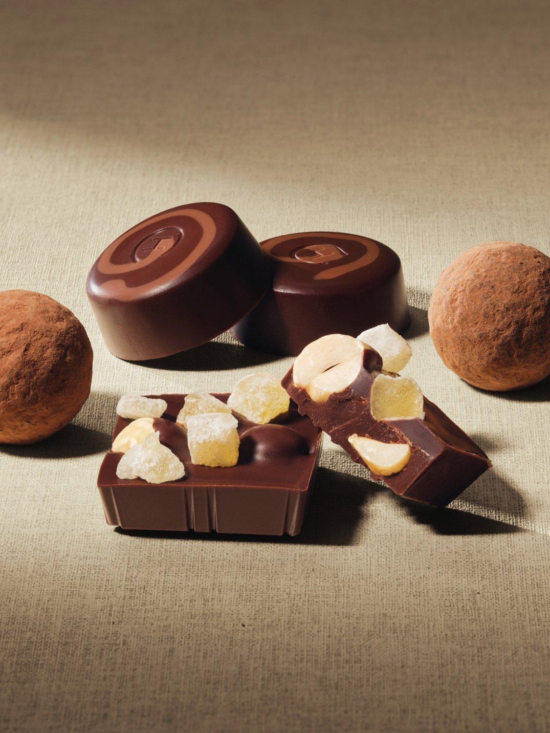 Hotel Chocolat Serious Dark Fix 18-piece dark chocolate box 195g, UK version