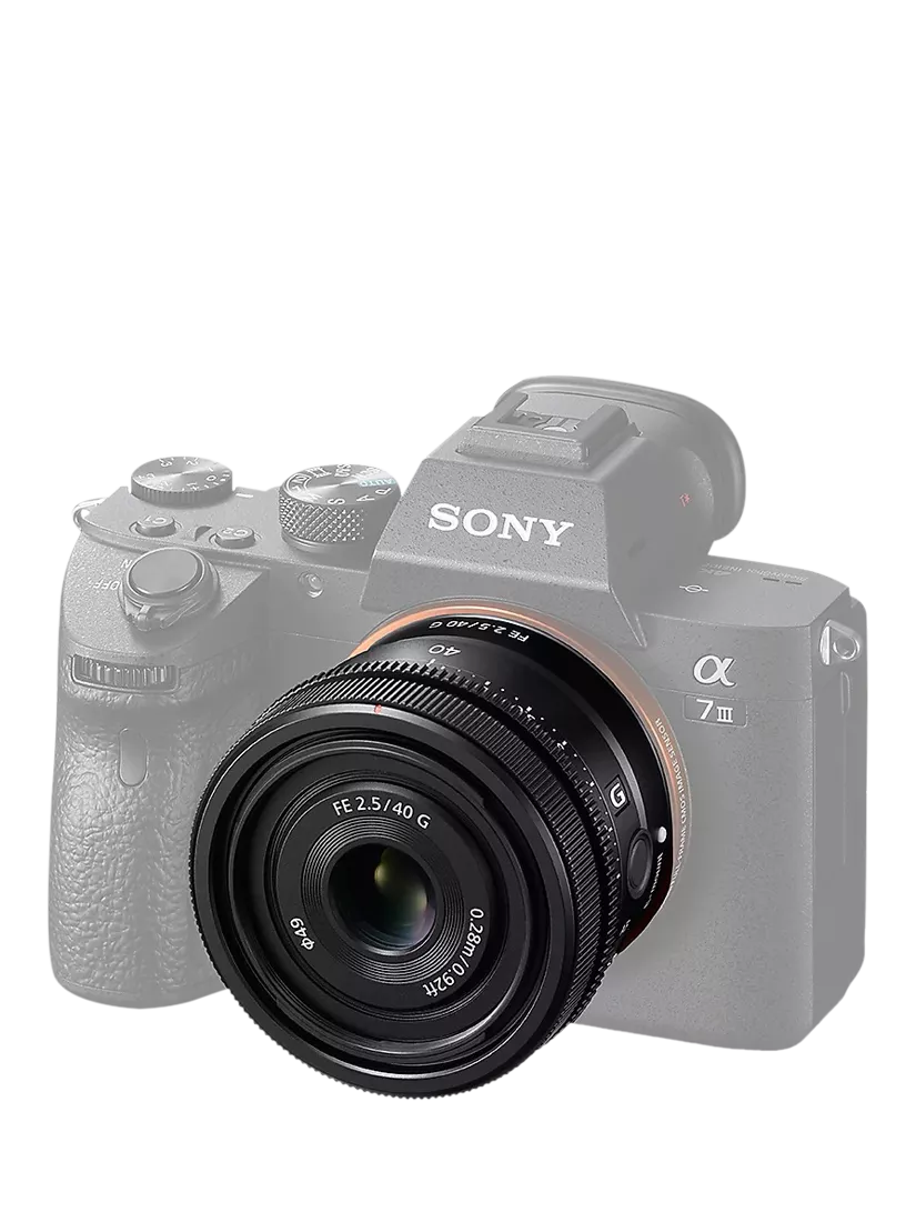 Sony FE 40mm f/2.5 compact wide angle lens, black (British brand)