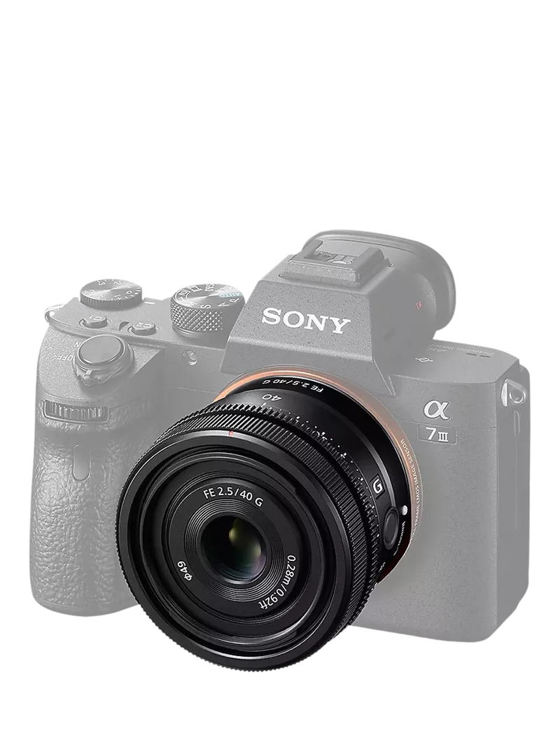 Sony FE 40mm f/2.5 compact wide angle lens, black (British brand)