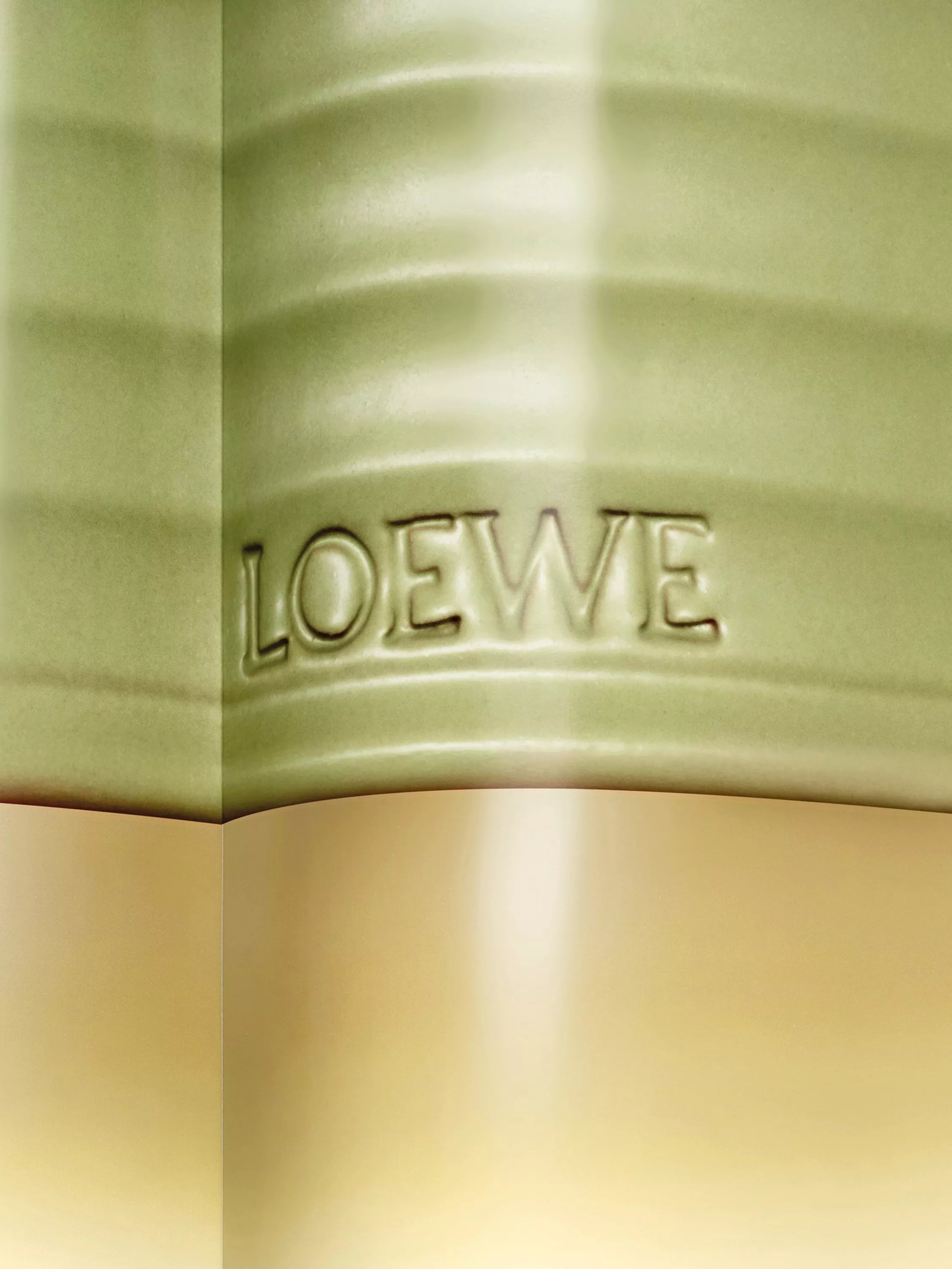 LOEWE pistachio scented candle 610g (British brand)