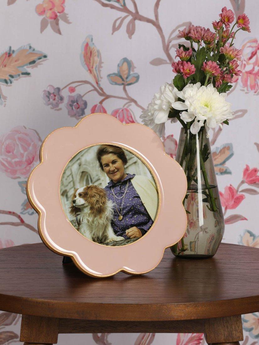 Laura Ashley Cordwell scalloped round pink photo frame 5x5 inch, UK version