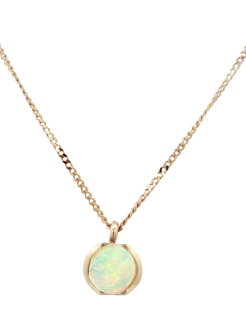 E.W Adams 9ct yellow gold round opal pendant necklace - British product