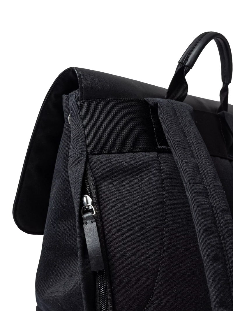 Sandqvist Leather Lid backpack 25L black, UK version