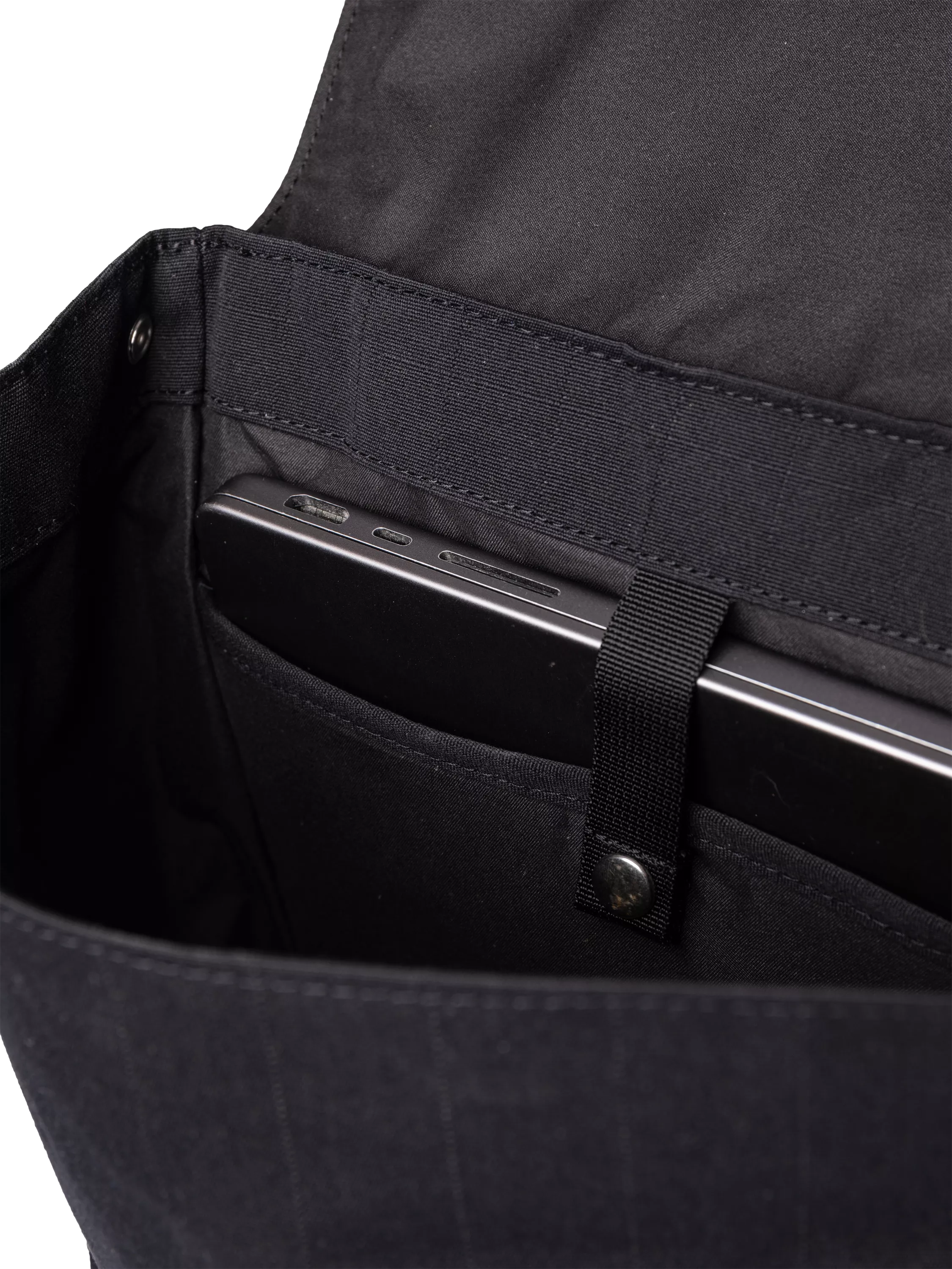 Sandqvist Leather Lid backpack 25L black, UK version