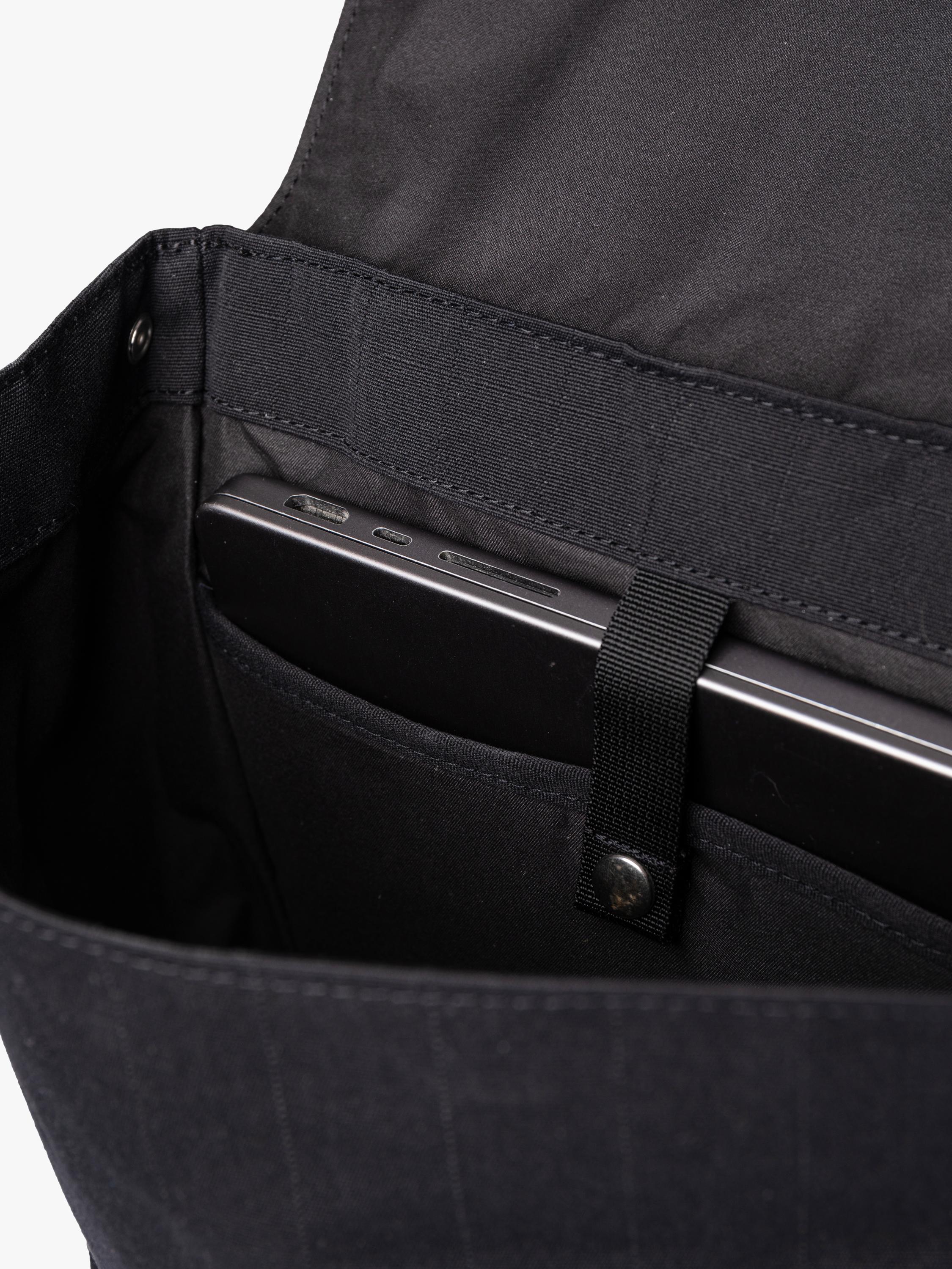 Sandqvist Leather Lid backpack 25L black, UK version
