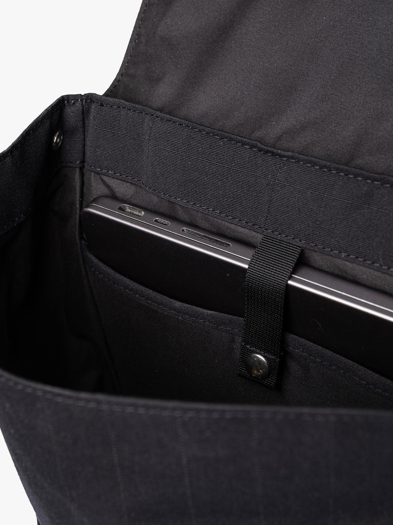 Sandqvist Leather Lid backpack 25L black, UK version