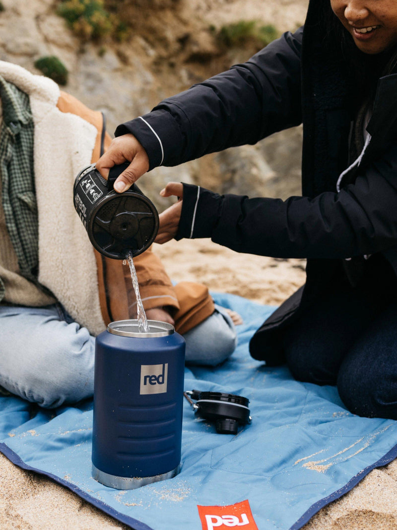 Red 2L insulated canteen bottle in blue, UK version