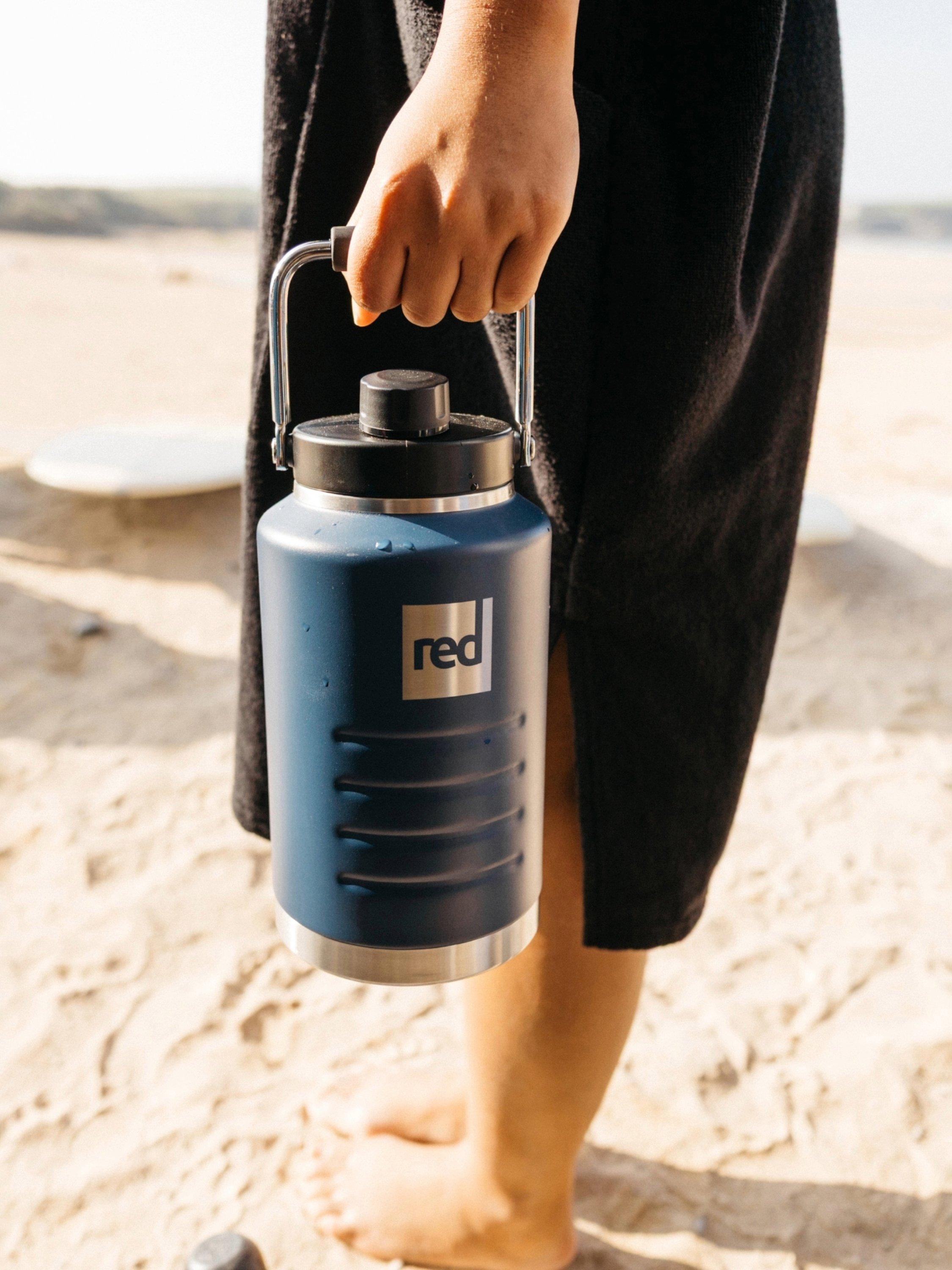 Red 2L insulated canteen bottle in blue, UK version