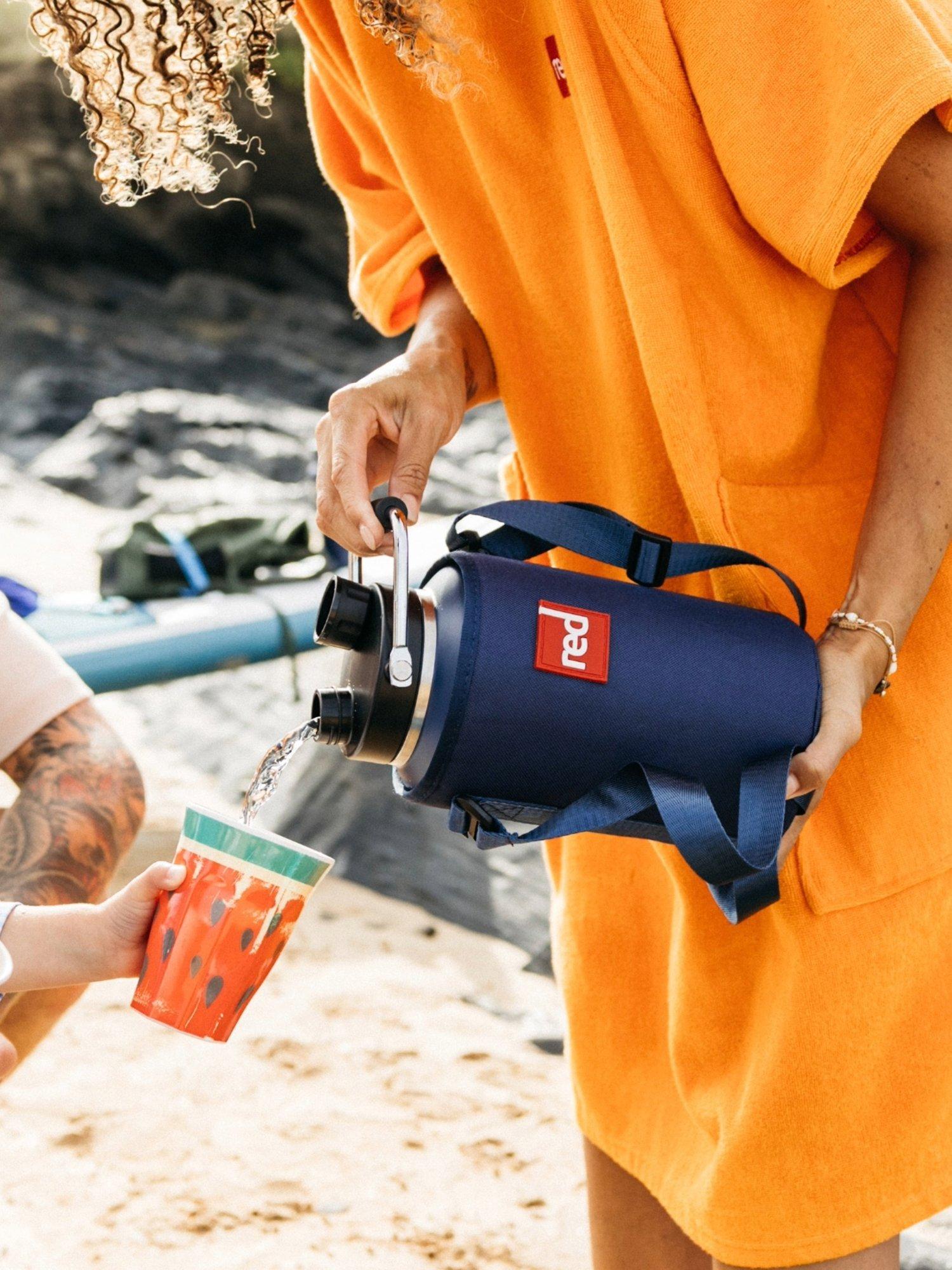 Red 2L insulated canteen bottle in blue, UK version