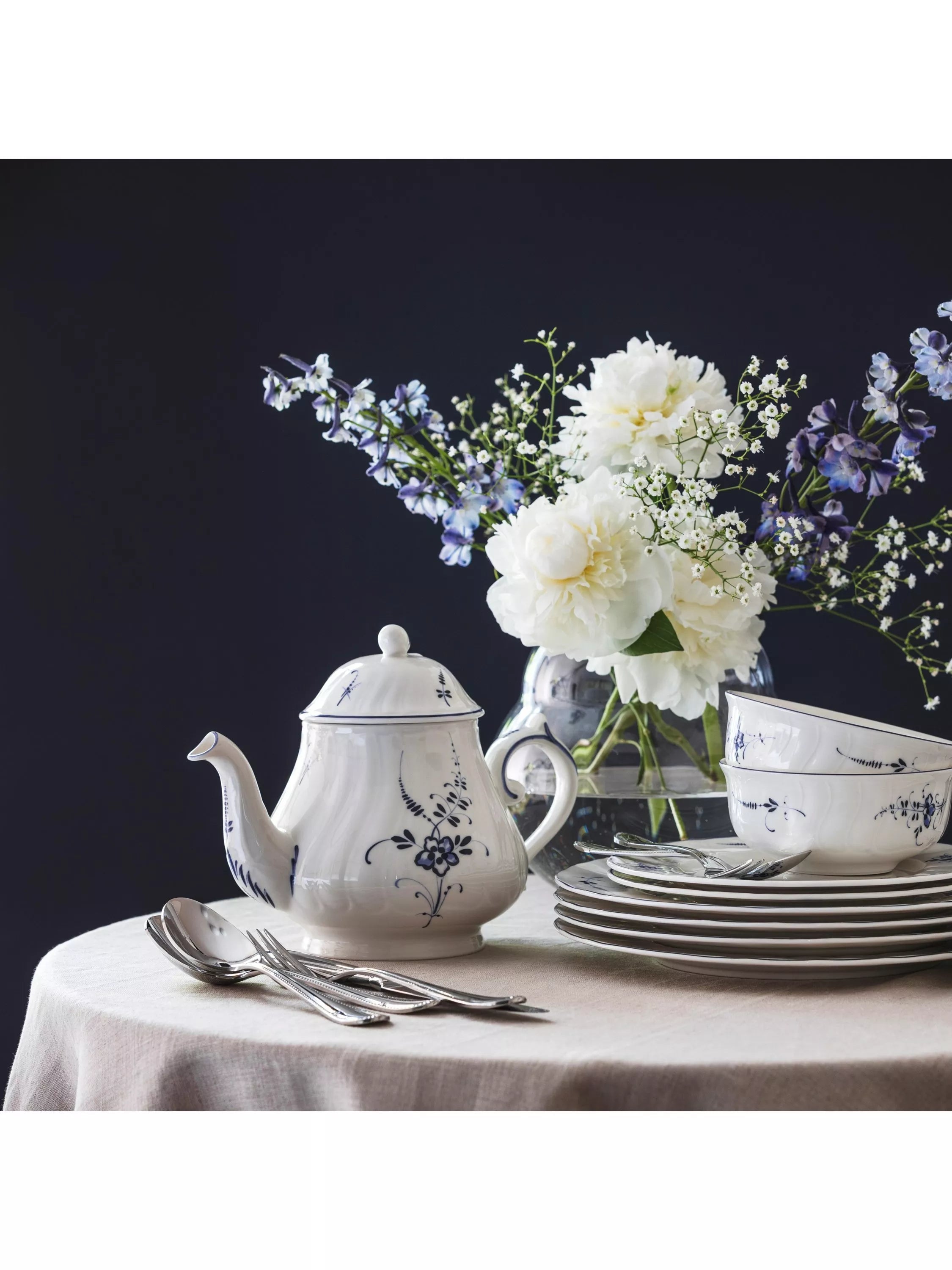 Villeroy & Boch Old Luxembourg teapot blue white 1.13L (British brand)
