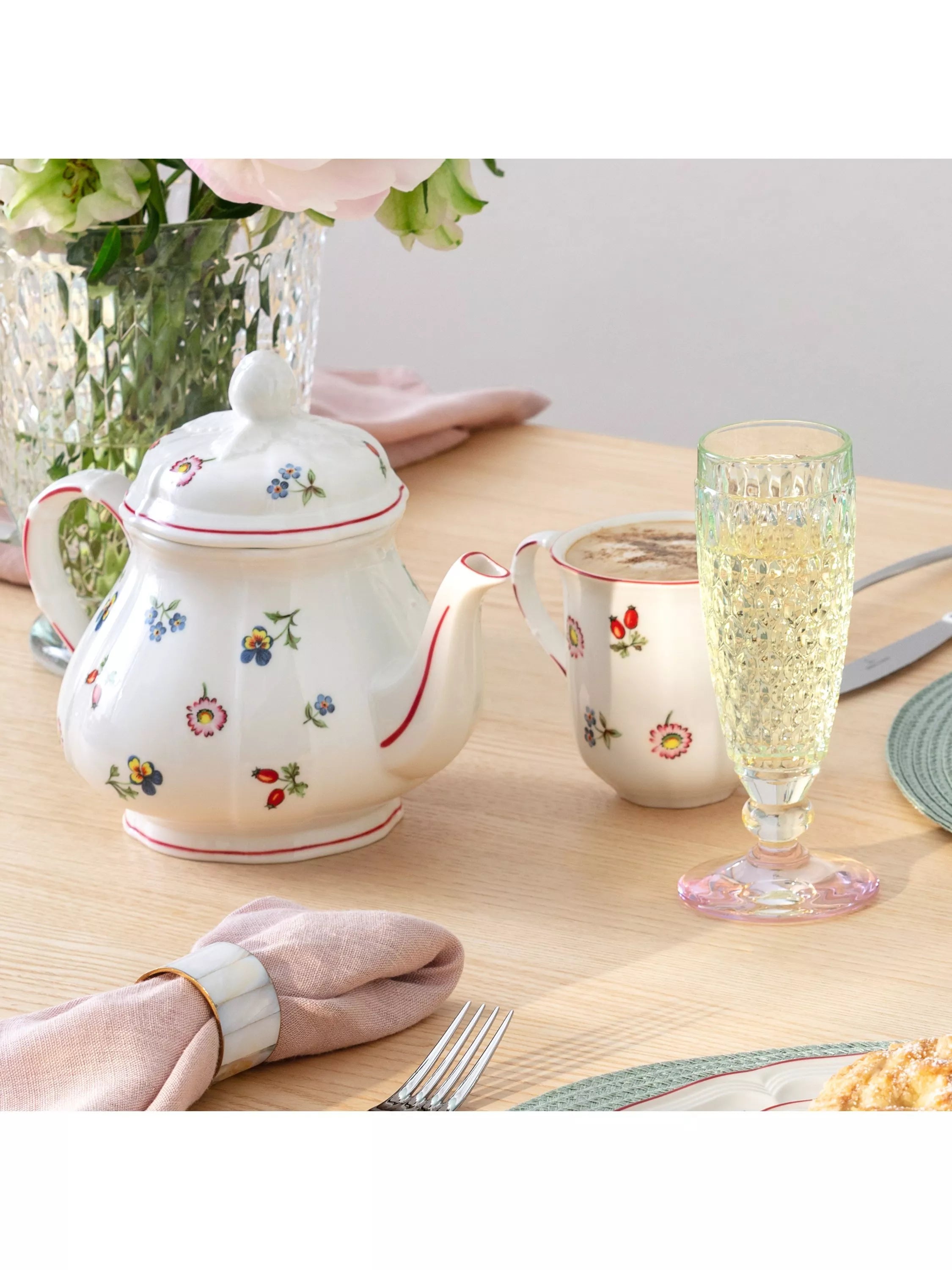 Villeroy & Boch Petite Fleur porcelain teapot 900ml - British product
