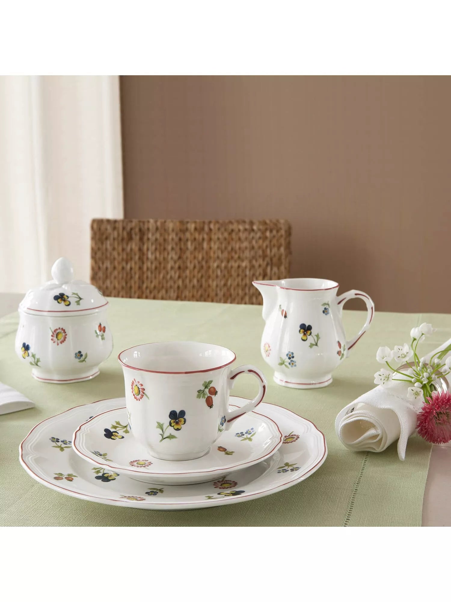 Villeroy & Boch Petite Fleur porcelain sugar pot, imported from the UK
