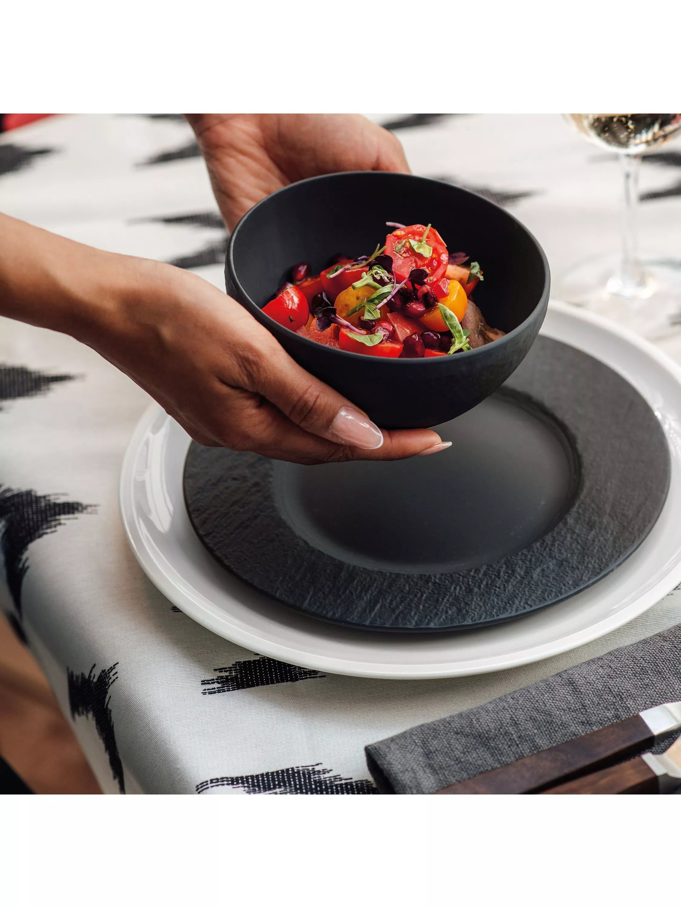 Villeroy & Boch Artesano porcelain dinner plates 29.5cm set of 2, imported from the UK