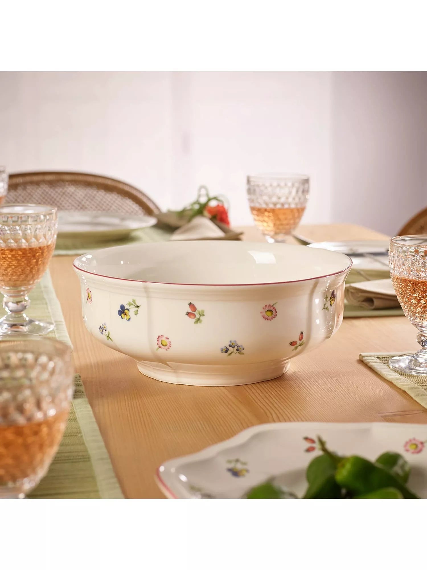 Villeroy & Boch Petite Fleur salad bowl 23cm, imported from the UK