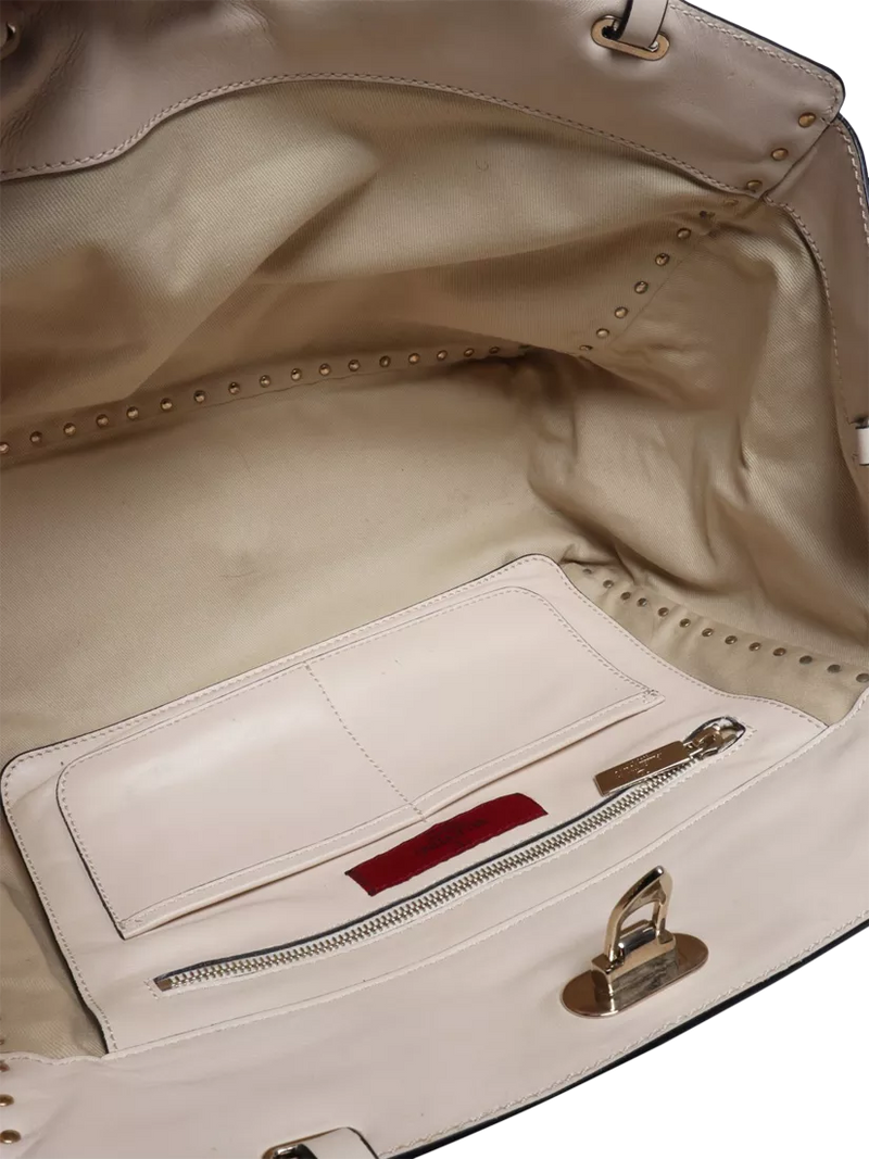 Pre-loved Valentino Rockstud shoulder bag cream leather, imported from the UK