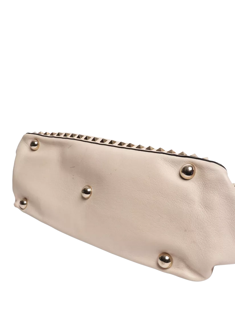 Pre-loved Valentino Rockstud shoulder bag cream leather, imported from the UK