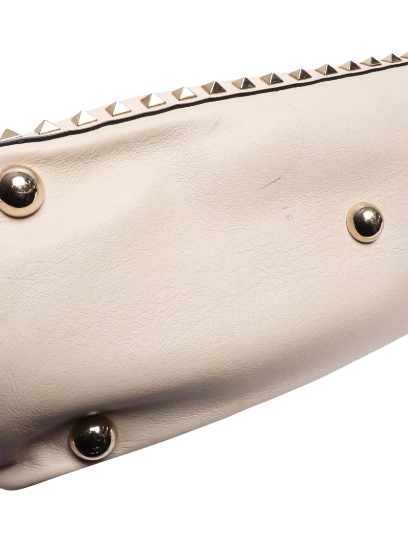 Pre-loved Valentino Rockstud shoulder bag cream leather, imported from the UK