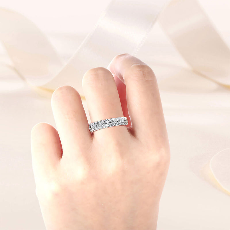 Round brilliant cut diamond ring 0.70ctw 14ct white gold, imported from the UK