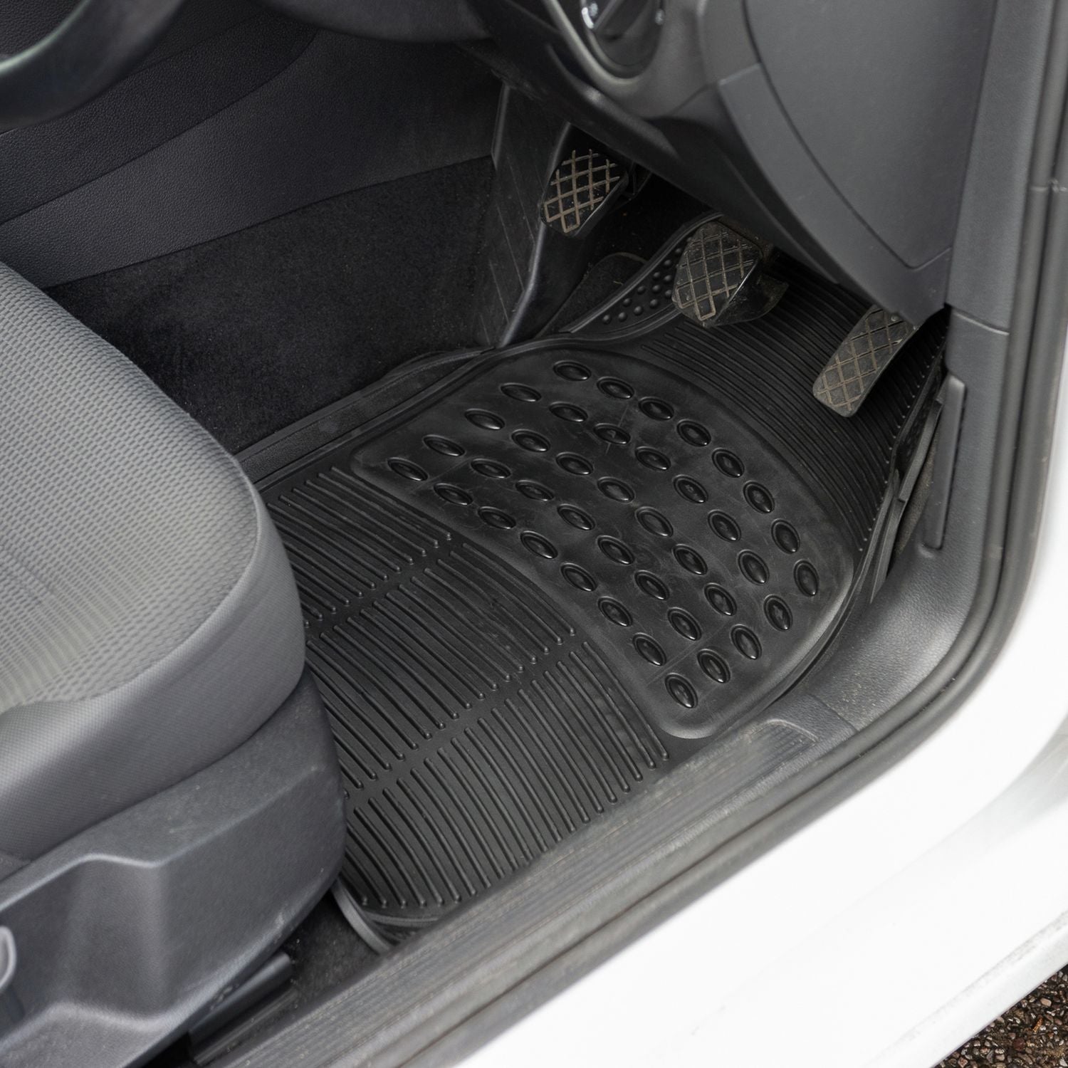 Streetwize heavy-duty rubber car mat set (British brand)