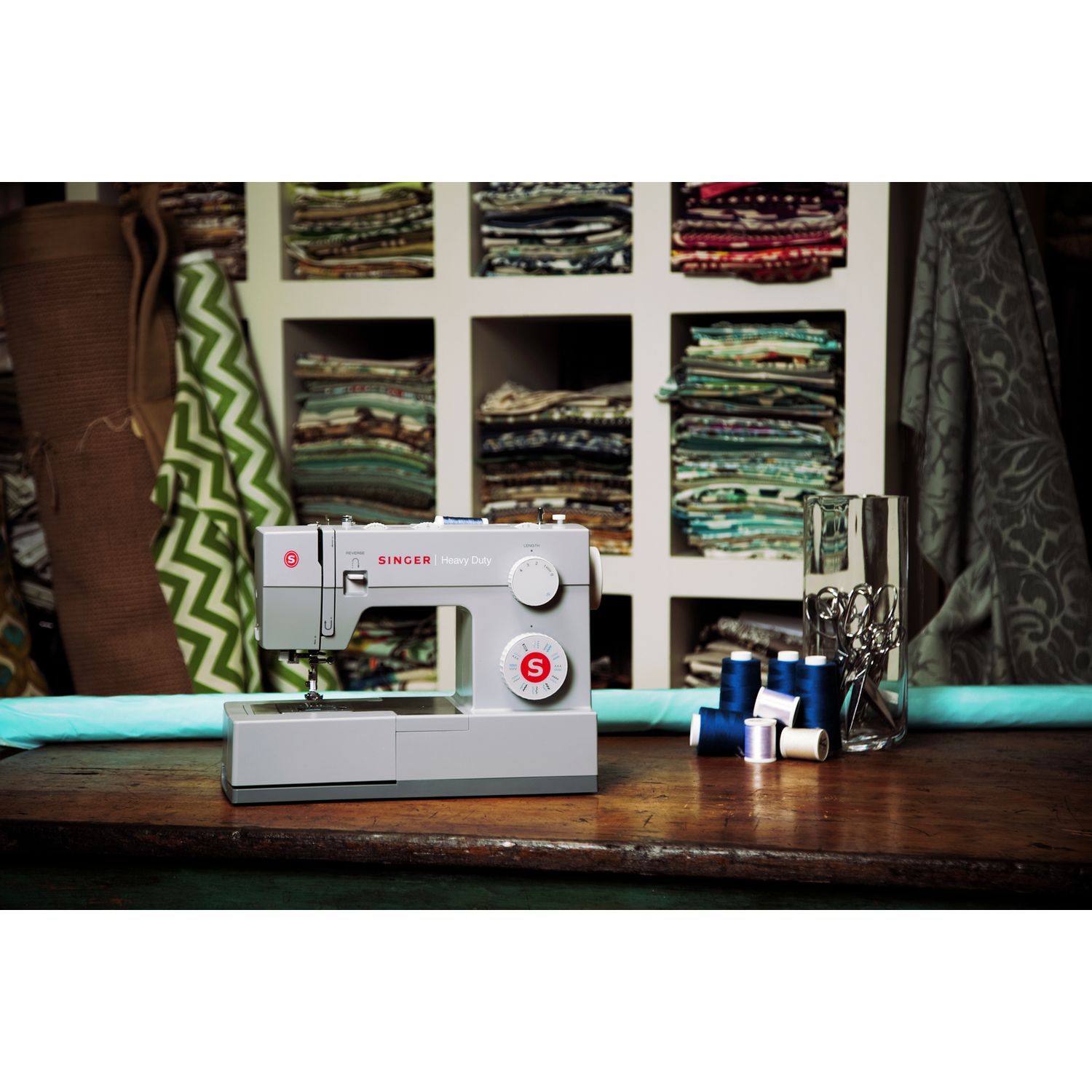Singer Heavy Duty 4423 sewing machine (British brand)
