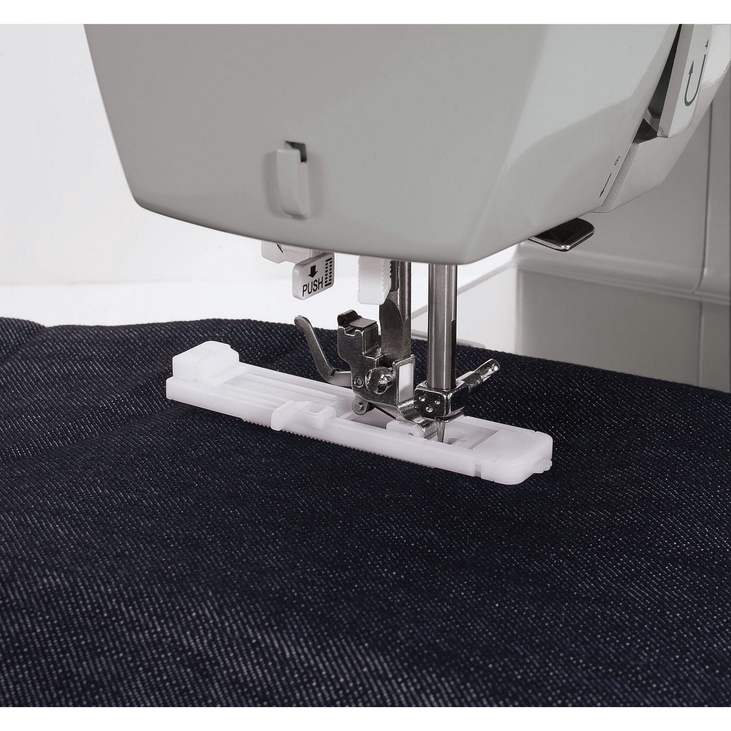Singer Heavy Duty 4423 sewing machine (British brand)