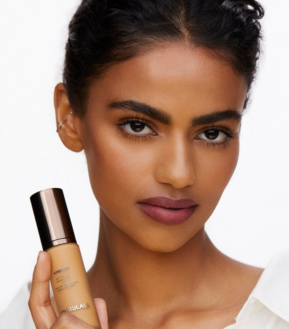 Hourglass Ambient Soft Glow Foundation, UK version