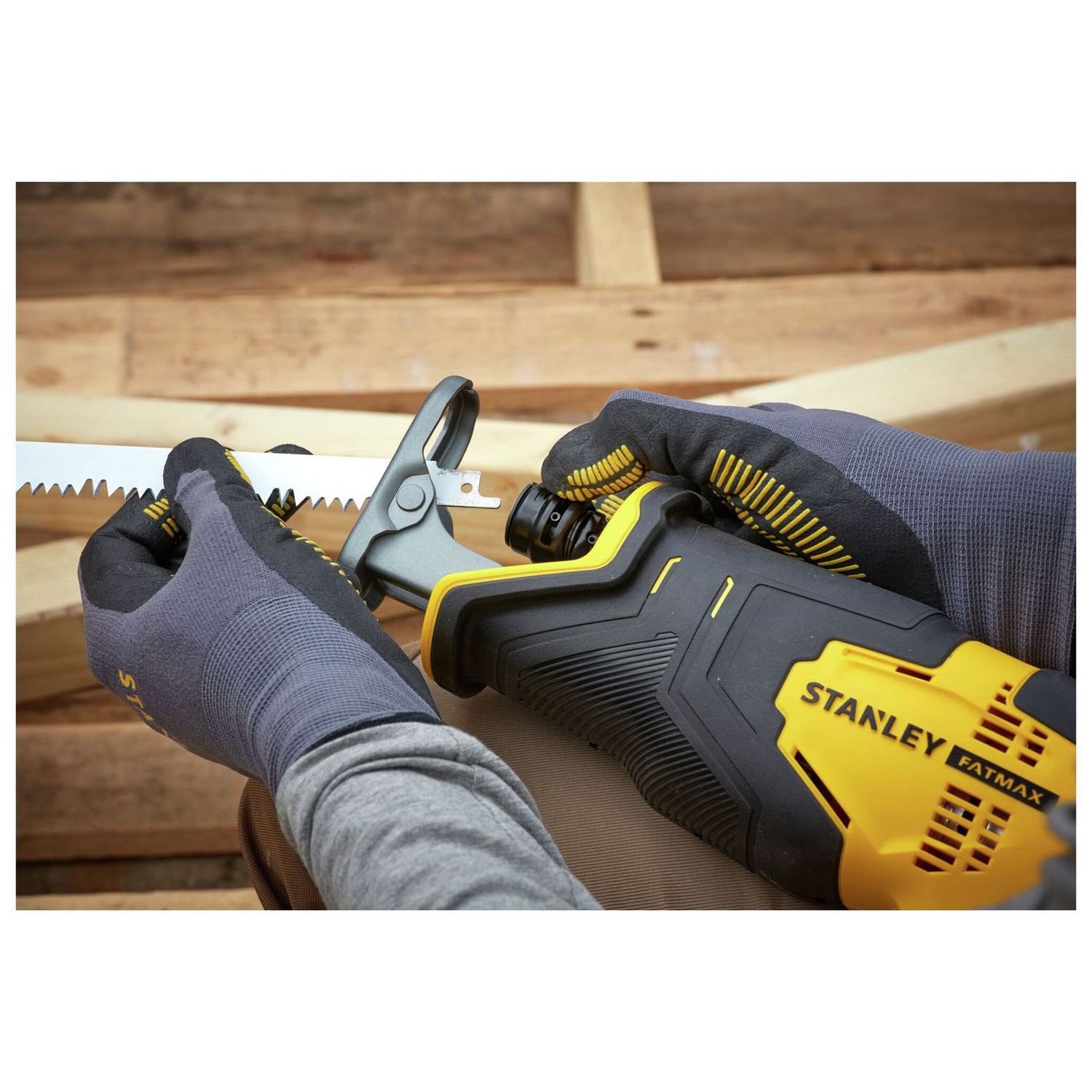 Stanley Fatmax V20 18V reciprocating saw with 2Ah battery (British brand)