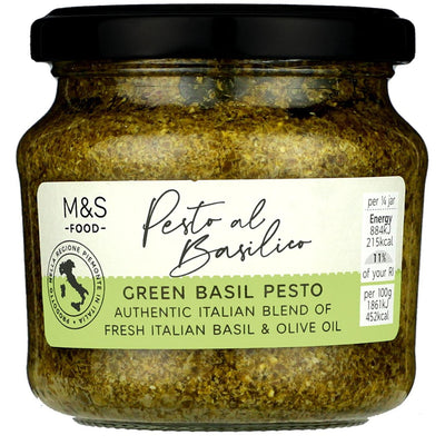 M&S Italiensk Basilikum Grønn Pesto med olivenolje, nøtter og ost - Kjøp på nett hos McGrocer
