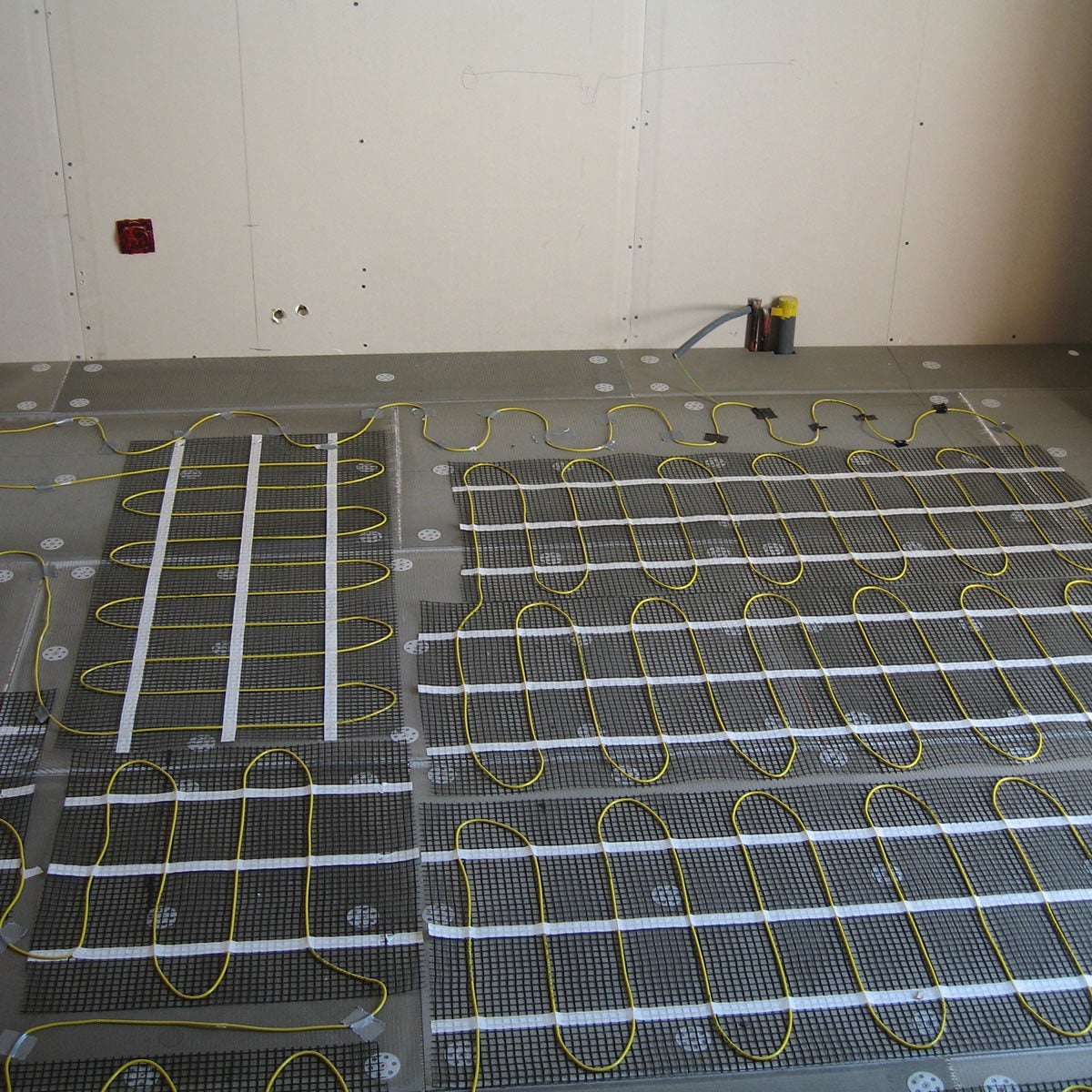 Varme electric underfloor heating mat 200W/m² 9m² - British product