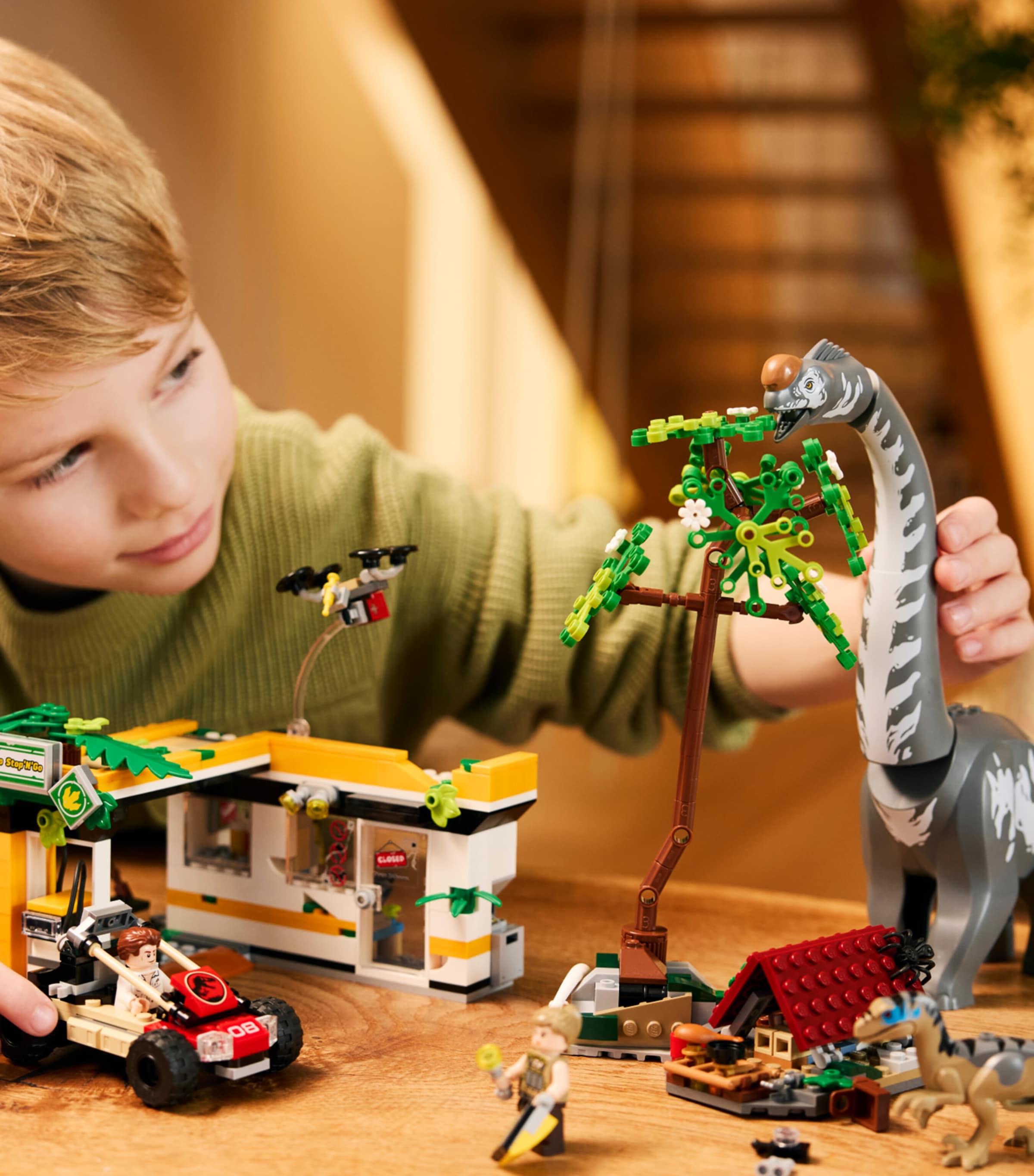 Lego Jurassic World Raptor and Titanosaurus Tracking Mission building set 582 pieces, UK version