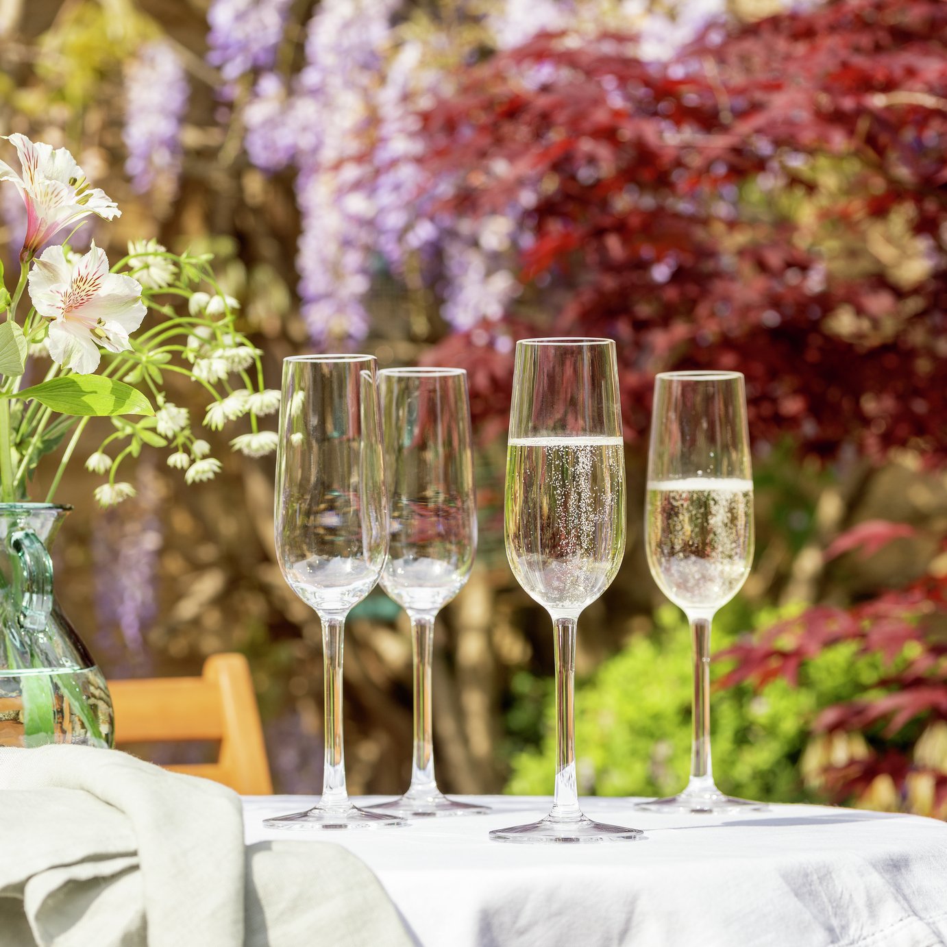 Plastic prosecco glasses pack of 4, imported from the UK