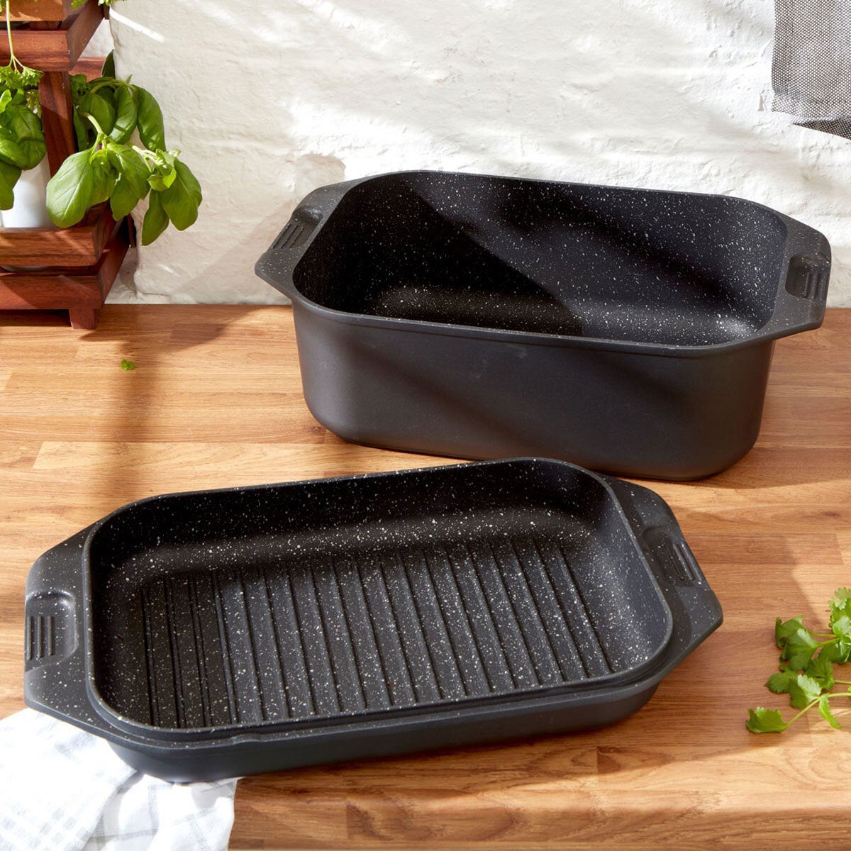 BergHOFF double roasting pan with grill lid 42cm, imported from the UK