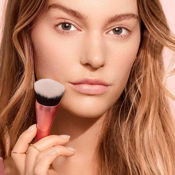 Real Techniques Glow Round Base Brush, imported from the UK