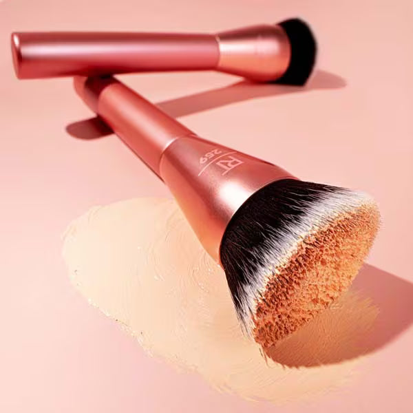 Real Techniques Glow Round Base Brush, imported from the UK