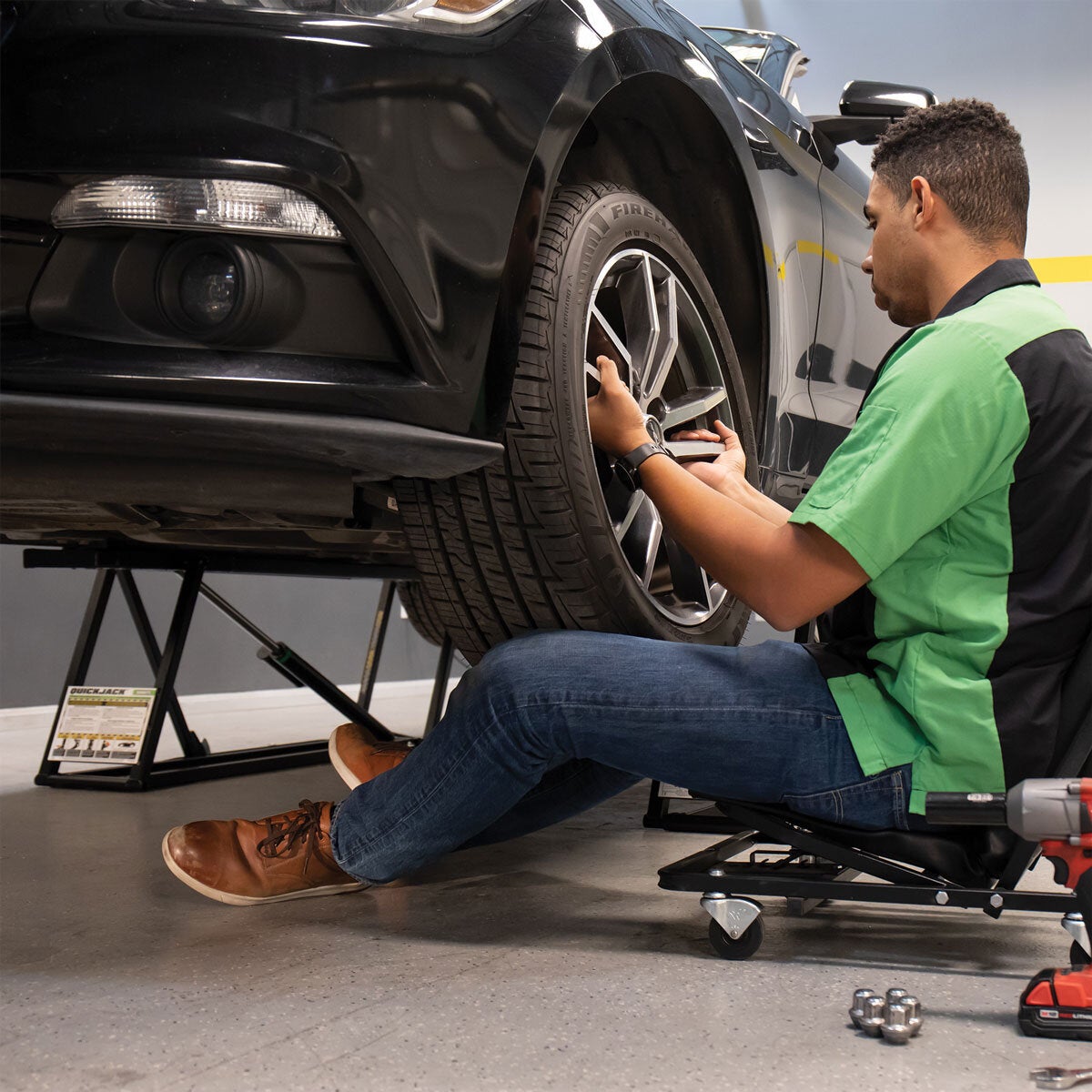 QuickJack 7000TL portable car lift system (British brand)