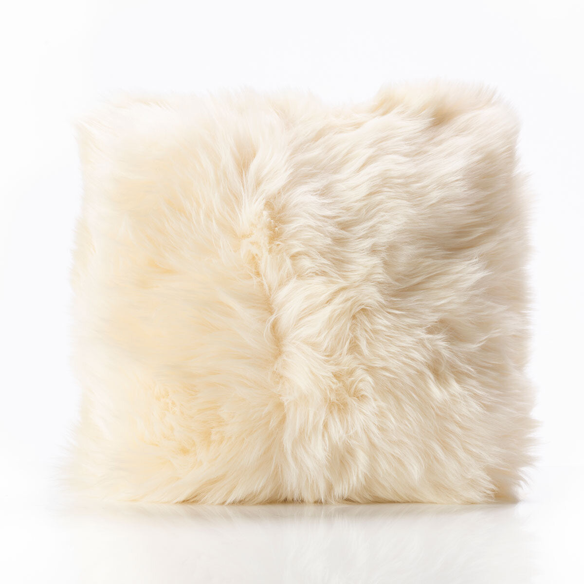 Bowron double-sided sheepskin cushion champagne 35x35cm, imported from the UK